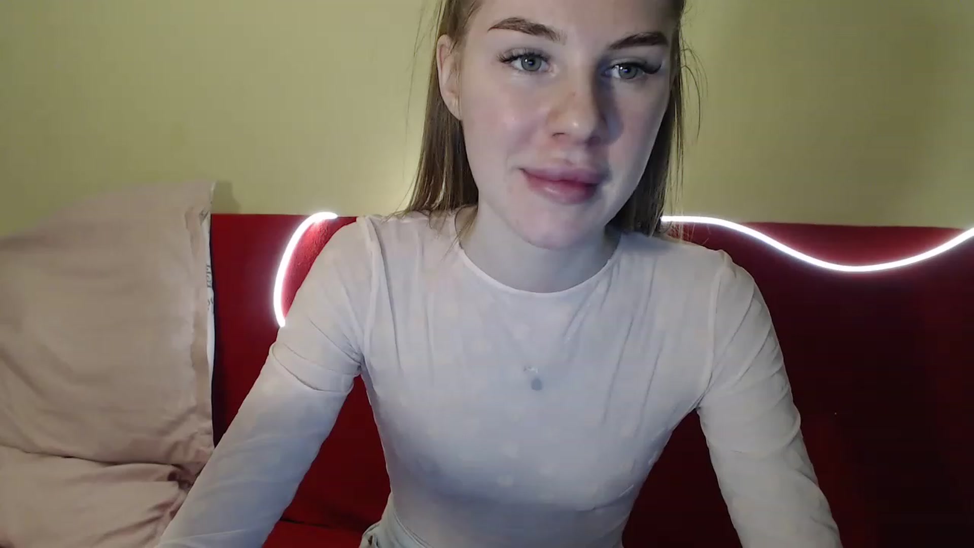 Gallery image thumbnail from Vesnyshka's myfreecams stream on, 03/16/2023, 19:52 image 4 of 20