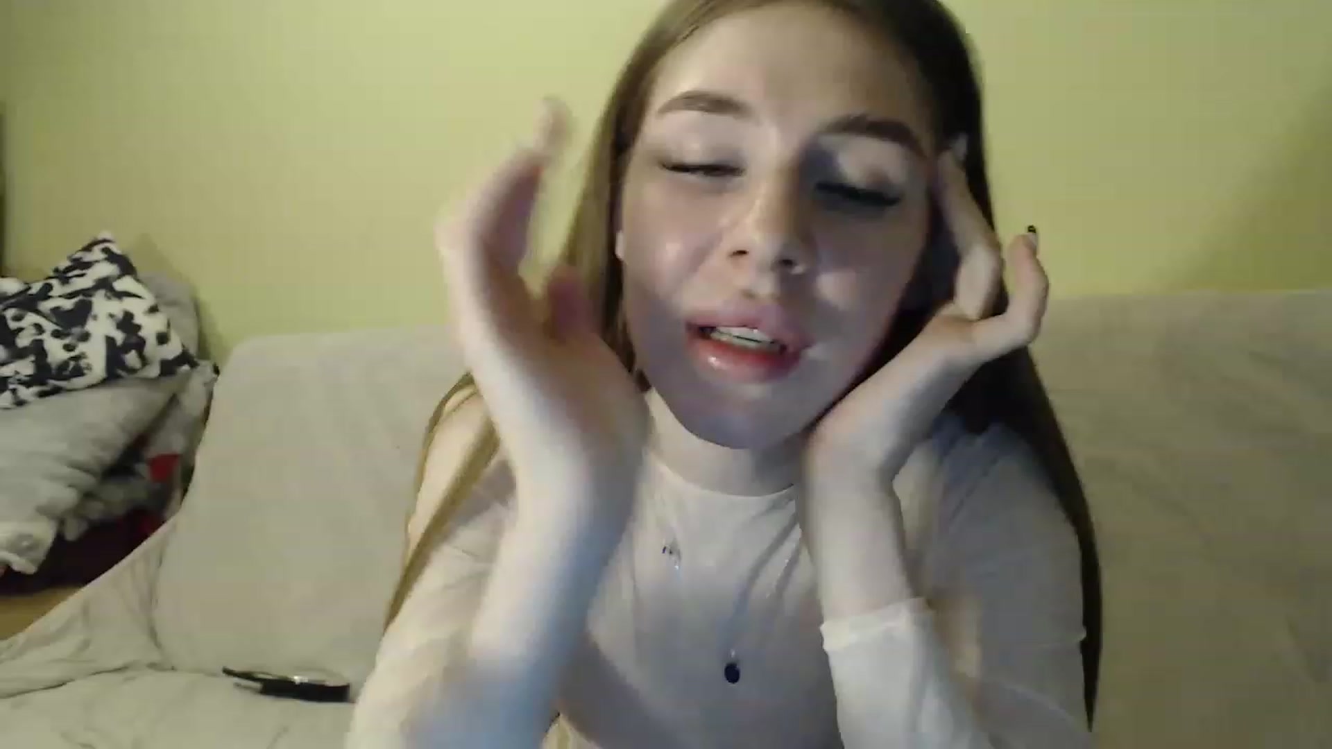 Gallery image thumbnail from Vesnyshka's myfreecams stream on, 03/19/2023, 19:57 image 16 of 20