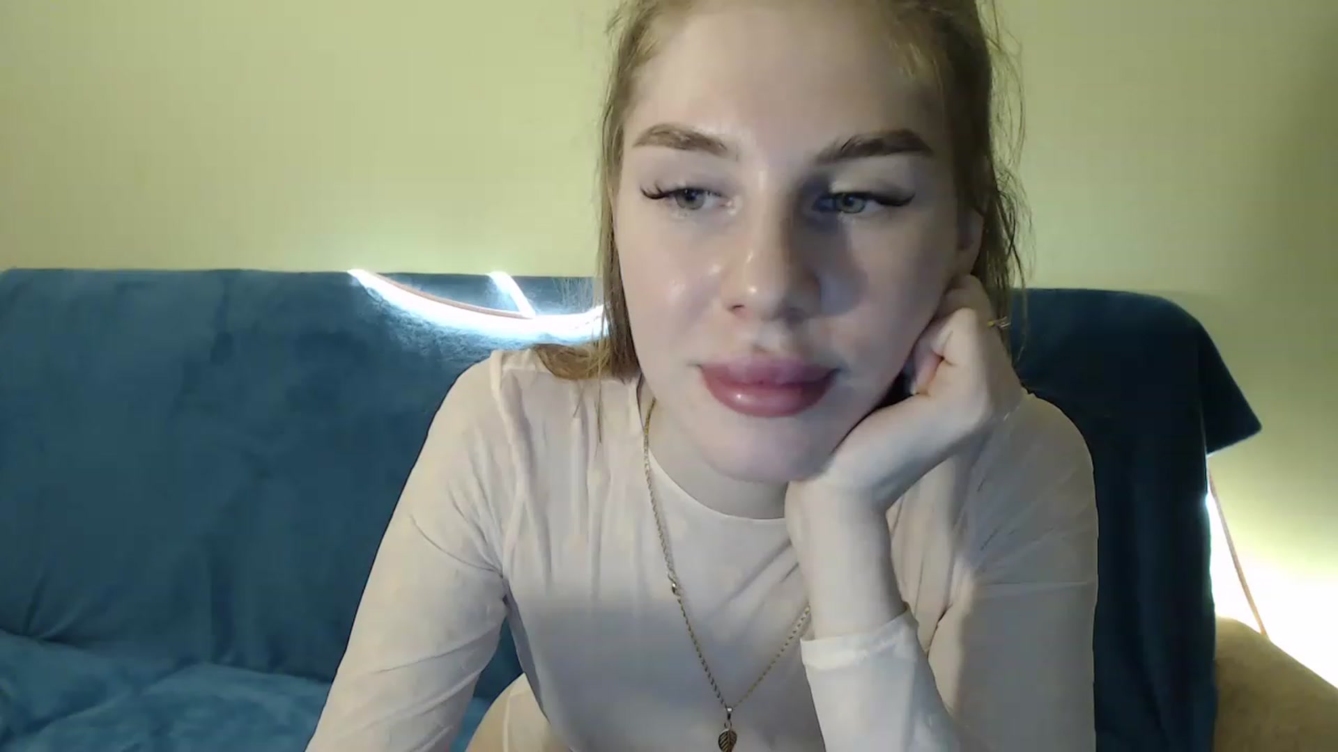 Gallery image thumbnail from Vesnyshka's myfreecams stream on, 03/24/2023, 20:11 image 14 of 20
