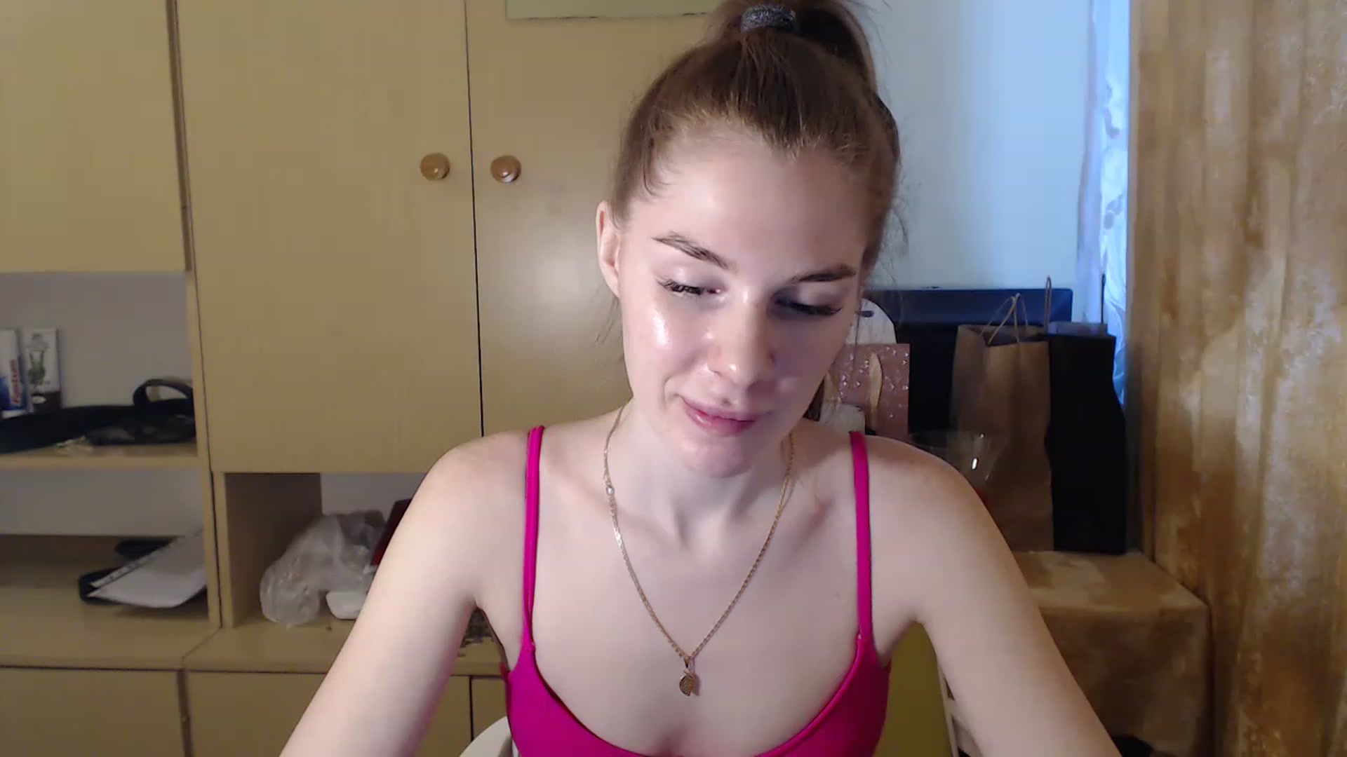 Gallery image thumbnail from Vesnyshka's myfreecams stream on, 03/28/2023, 19:00 image 5 of 20
