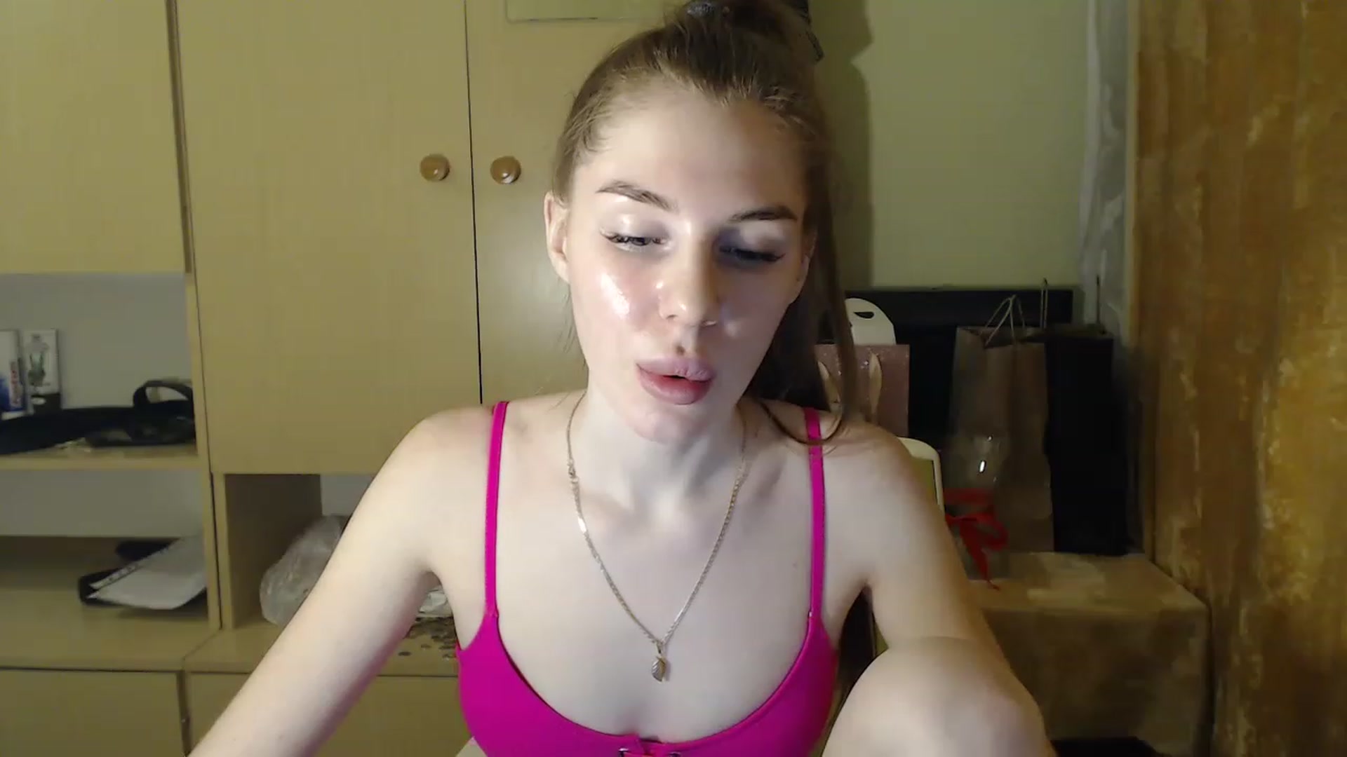 Gallery image thumbnail from Vesnyshka's myfreecams stream on, 03/28/2023, 19:00 image 19 of 20