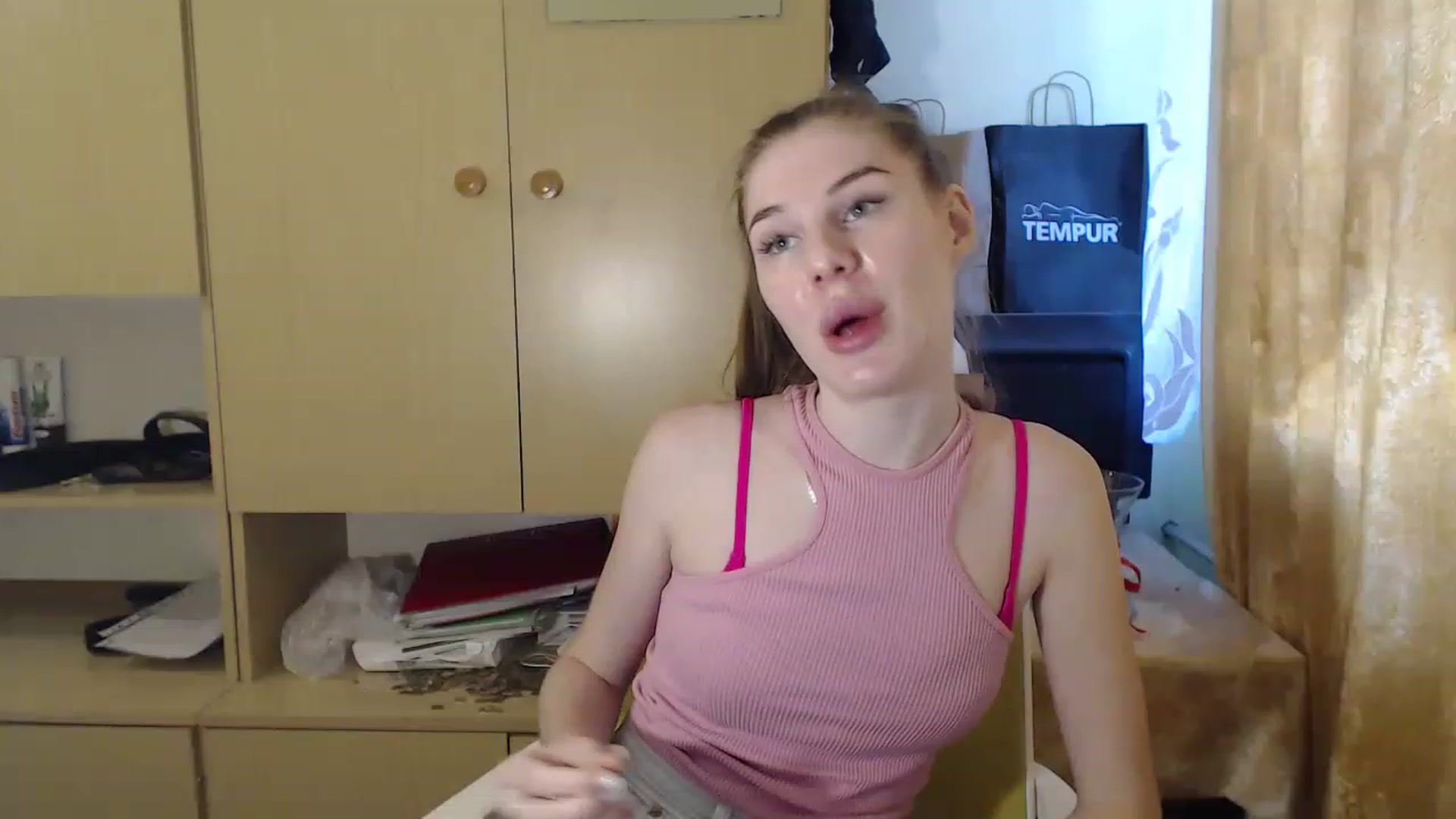 Gallery image thumbnail from Vesnyshka's myfreecams stream on, 03/28/2023, 19:00 image 2 of 20