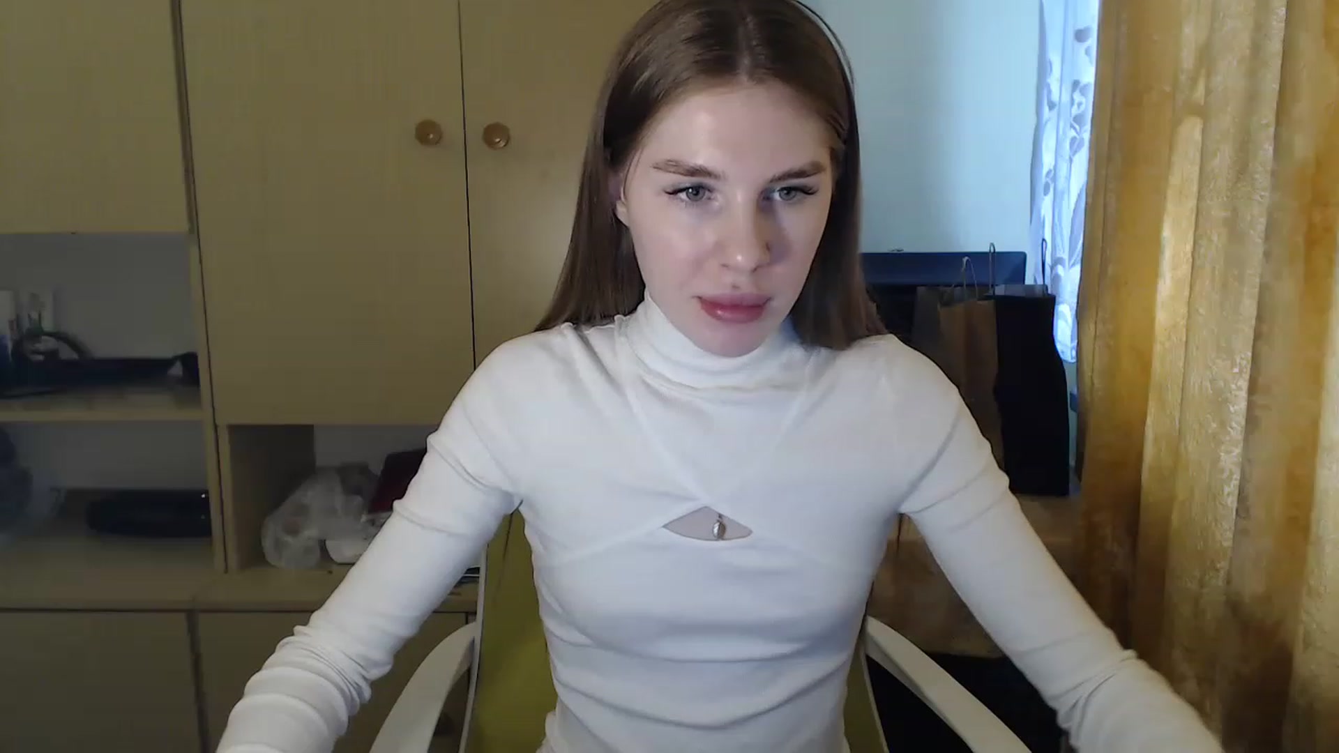 Gallery image thumbnail from Vesnyshka's myfreecams stream on, 03/30/2023, 15:42 image 2 of 20
