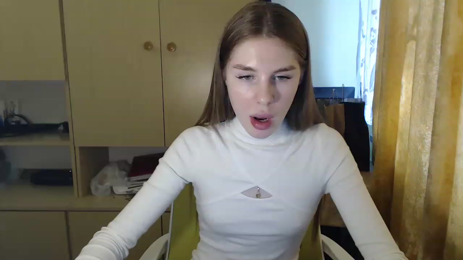 Gallery image thumbnail from Vesnyshka's myfreecams stream on, 03/30/2023, 15:42 image 4 of 20
