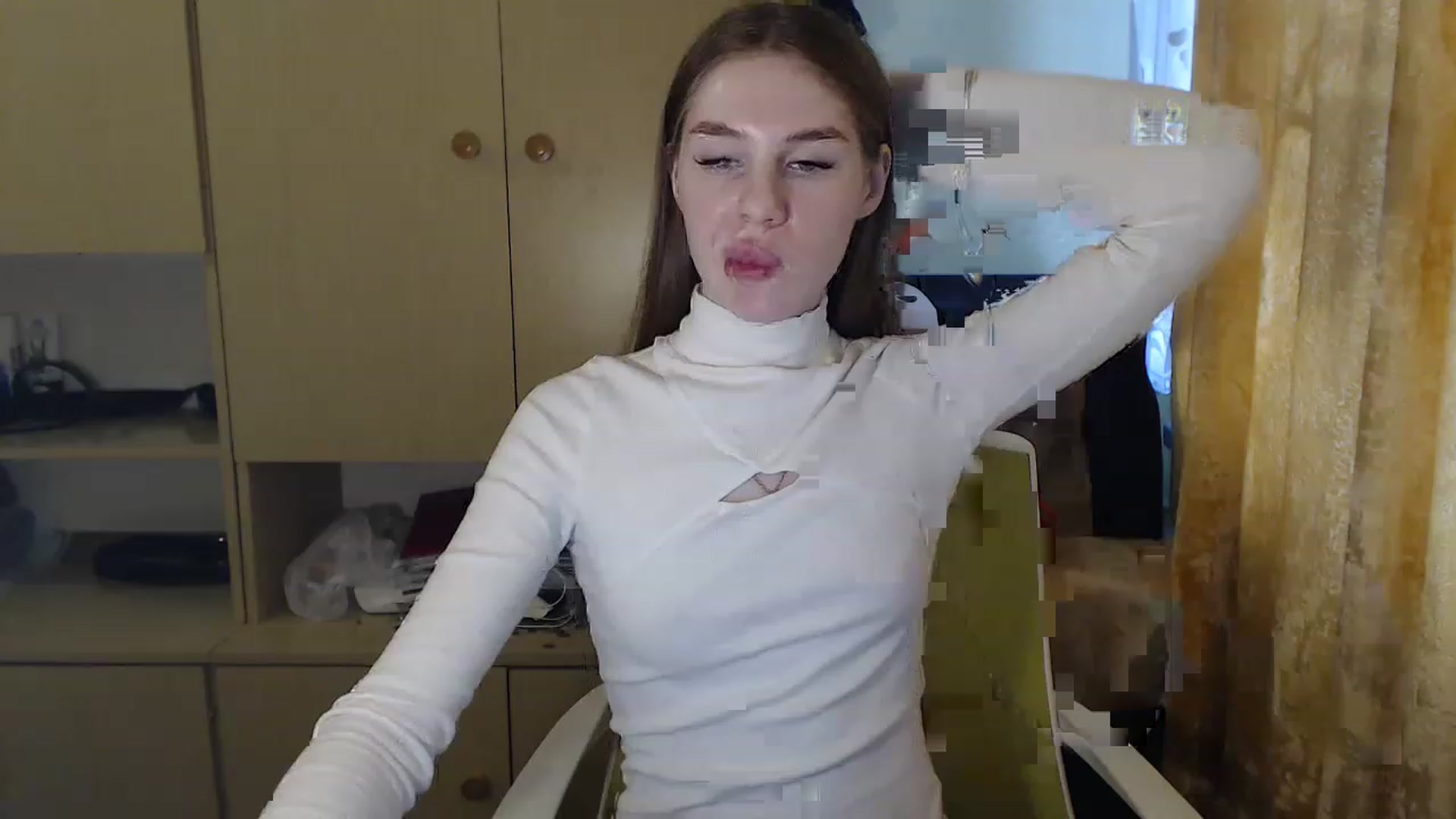 Gallery image thumbnail from Vesnyshka's myfreecams stream on, 03/30/2023, 15:42 image 13 of 20