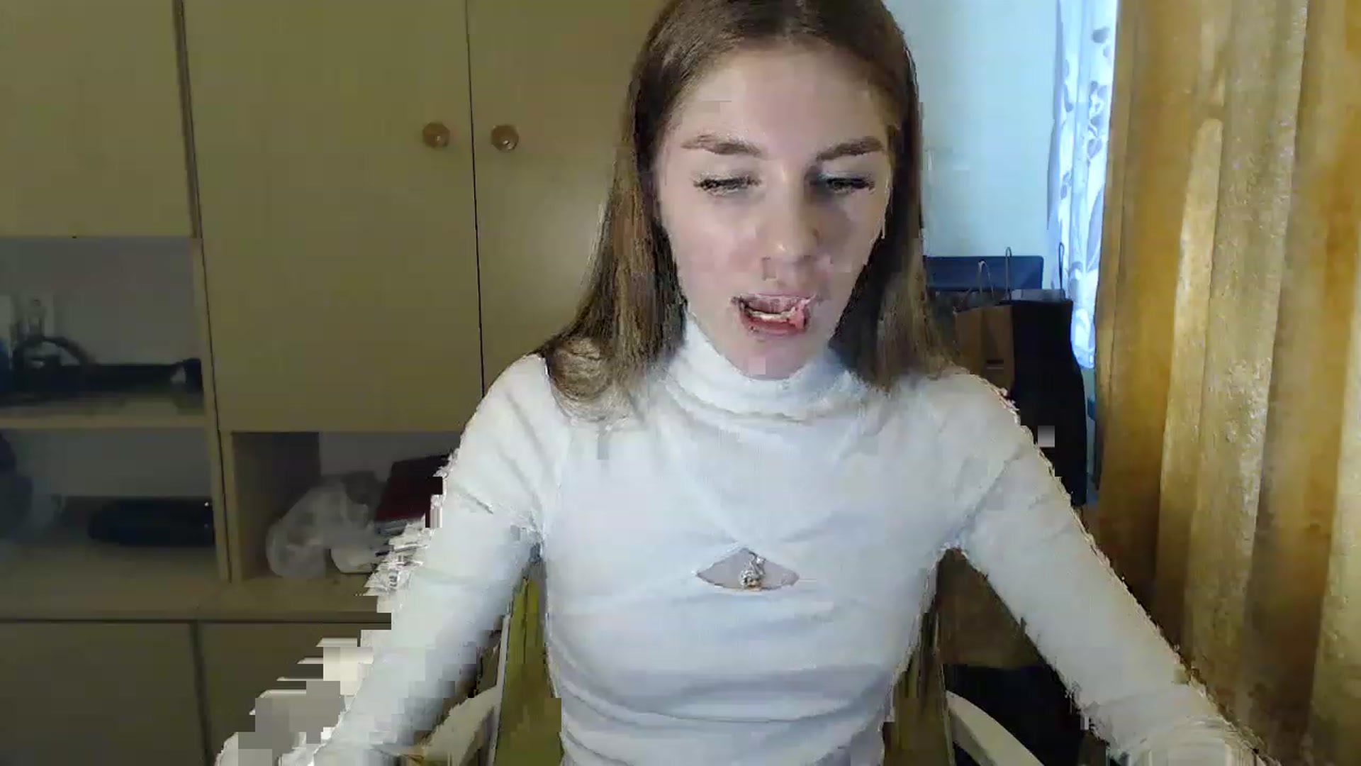 Gallery image thumbnail from Vesnyshka's myfreecams stream on, 03/30/2023, 15:42 image 8 of 20