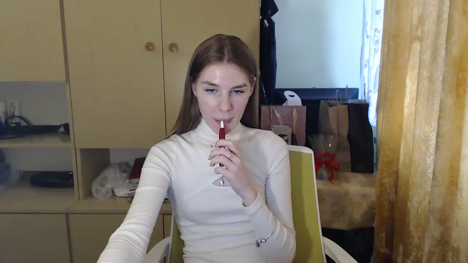 Gallery image thumbnail from Vesnyshka's myfreecams stream on, 03/30/2023, 15:42 image 9 of 20