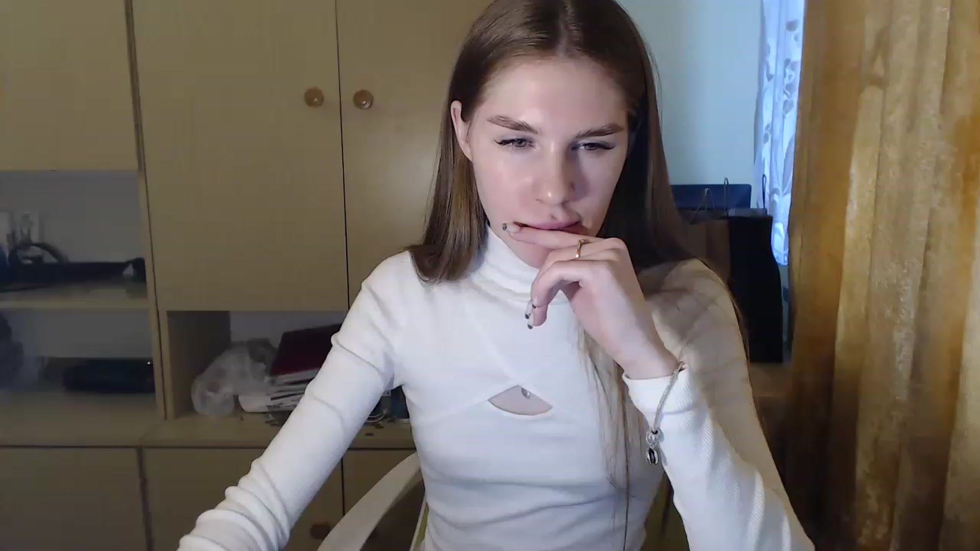 Gallery image thumbnail from Vesnyshka's myfreecams stream on, 03/30/2023, 15:42 image 17 of 20