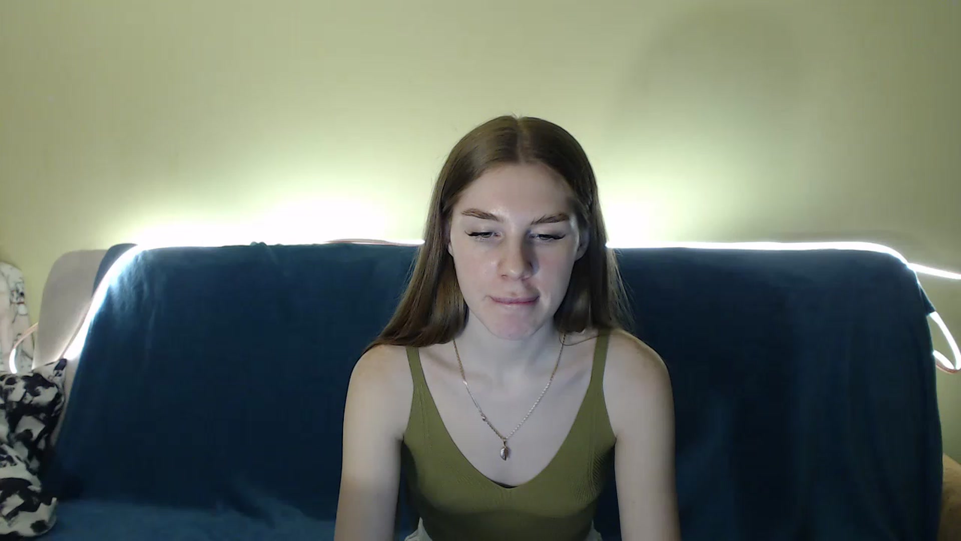 Gallery image thumbnail from Vesnyshka's myfreecams stream on, 04/01/2023, 17:05 image 6 of 20
