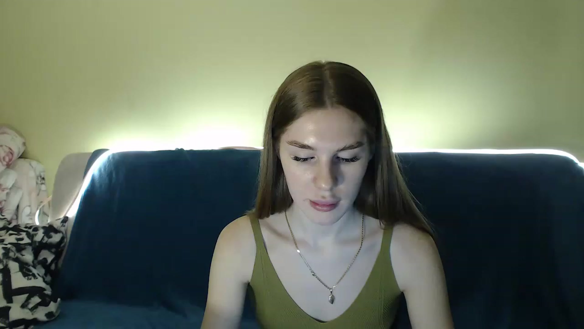Gallery image thumbnail from Vesnyshka's myfreecams stream on, 04/01/2023, 17:05 image 12 of 20