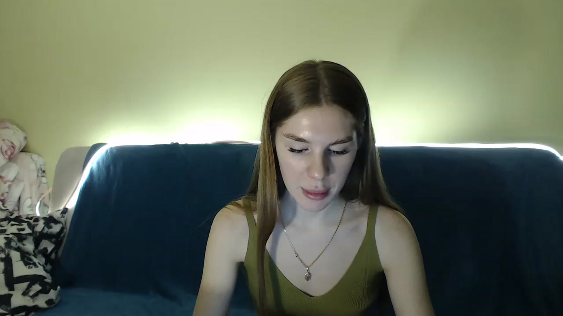 Gallery image thumbnail from Vesnyshka's myfreecams stream on, 04/01/2023, 17:05 image 10 of 20