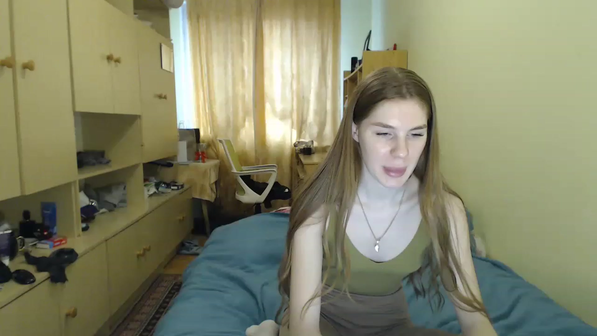 Gallery image thumbnail from Vesnyshka's myfreecams stream on, 04/05/2023, 13:16 image 12 of 20
