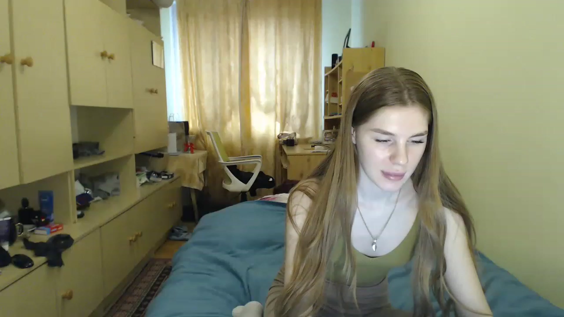 Gallery image thumbnail from Vesnyshka's myfreecams stream on, 04/05/2023, 13:16 image 14 of 20