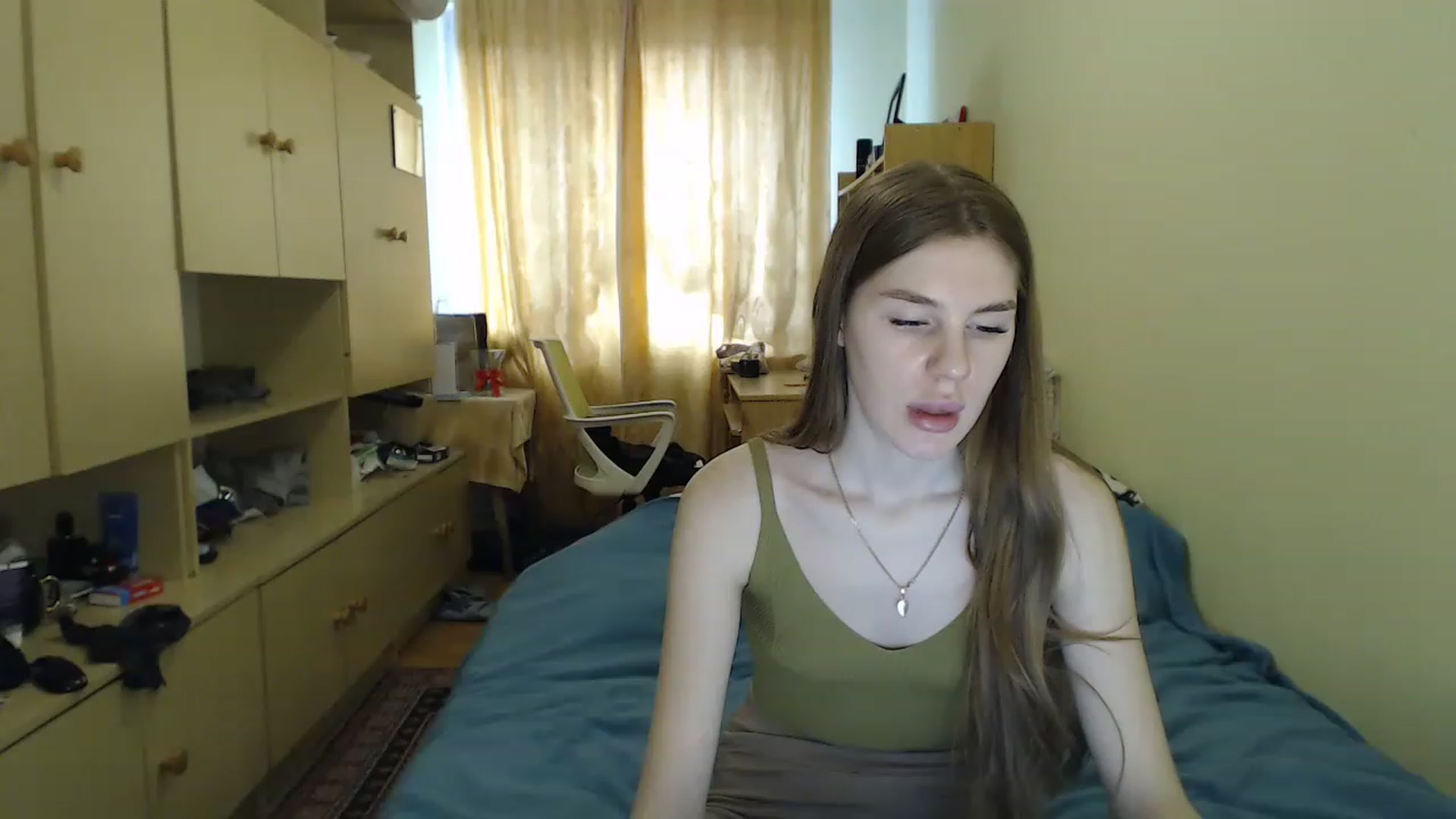 Gallery image thumbnail from Vesnyshka's myfreecams stream on, 04/05/2023, 13:16 image 3 of 20