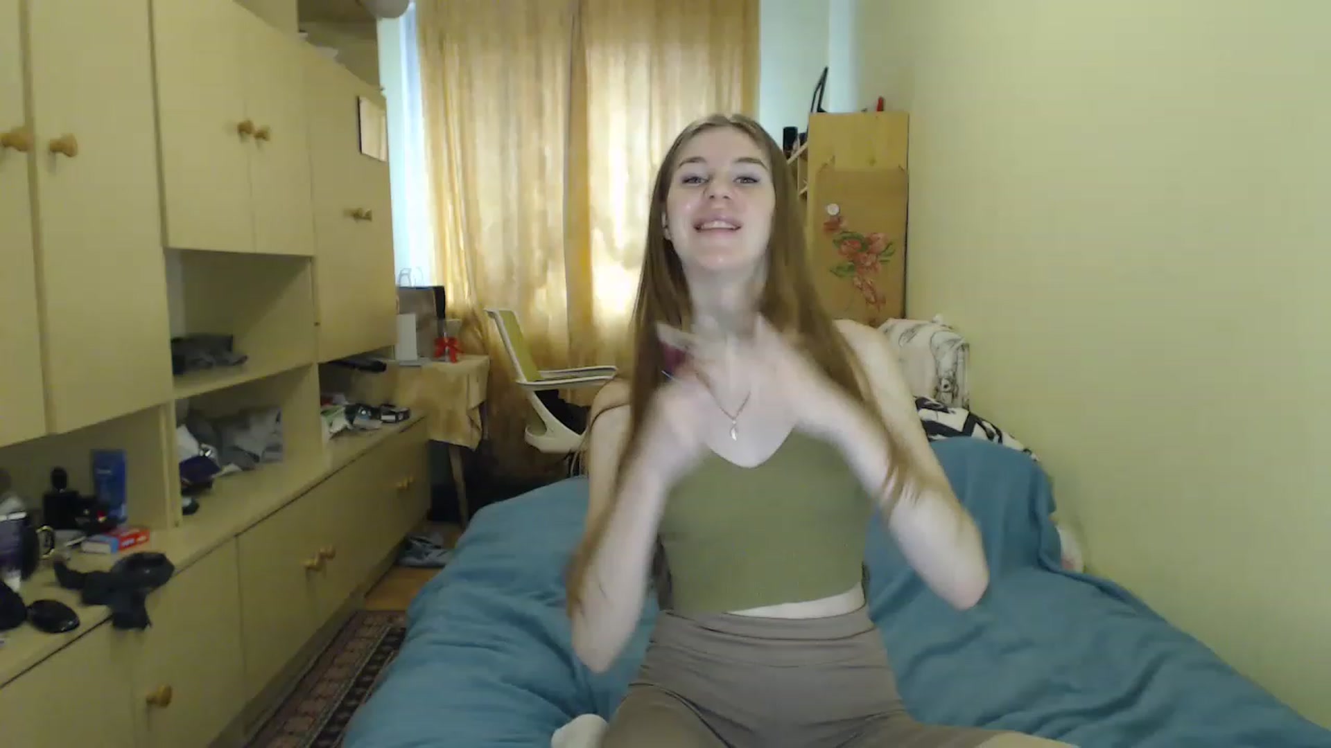 Gallery image thumbnail from Vesnyshka's myfreecams stream on, 04/05/2023, 13:16 image 17 of 20
