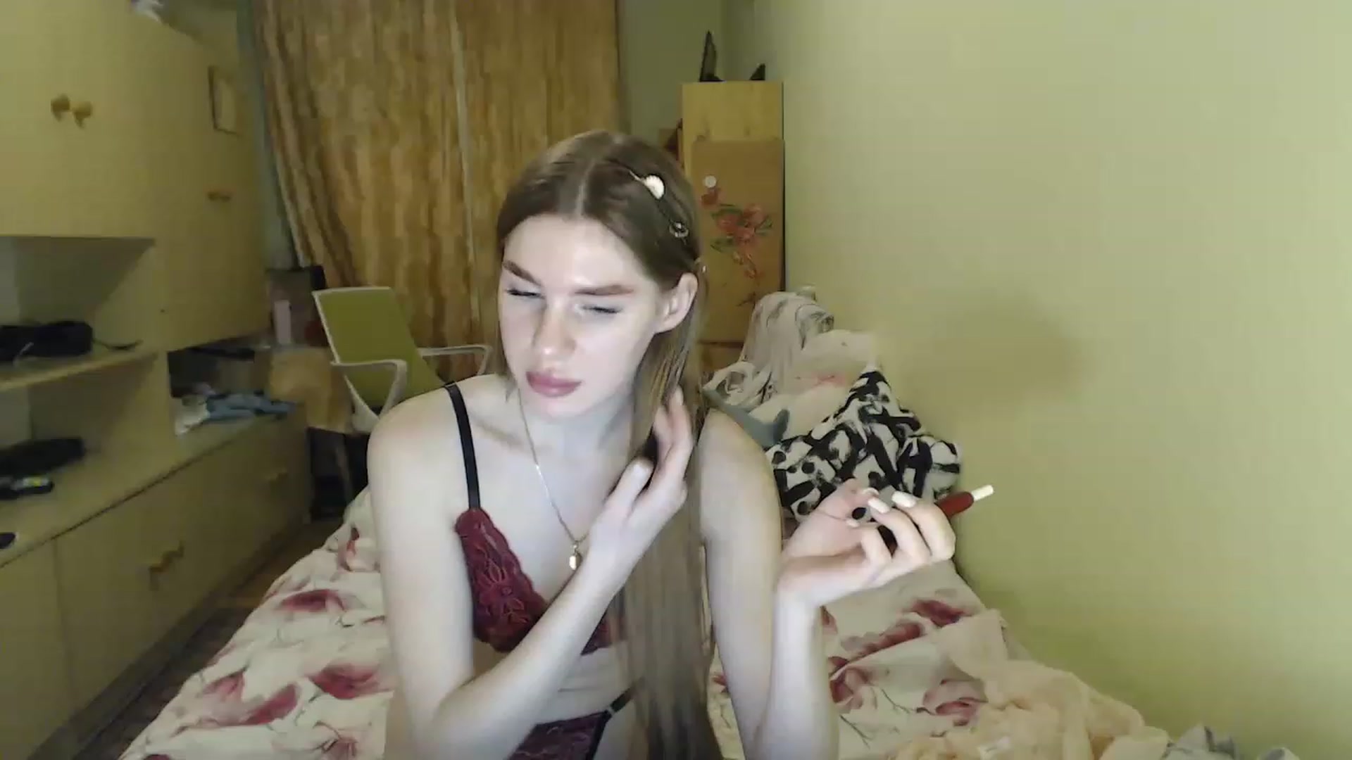 Gallery image thumbnail from Vesnyshka's myfreecams stream on, 04/06/2023, 19:27 image 15 of 20