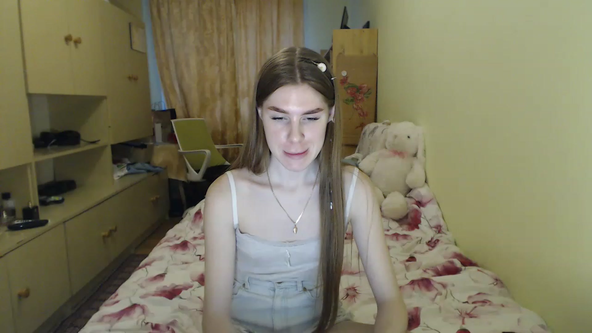 Gallery image thumbnail from Vesnyshka's myfreecams stream on, 04/06/2023, 19:27 image 1 of 20