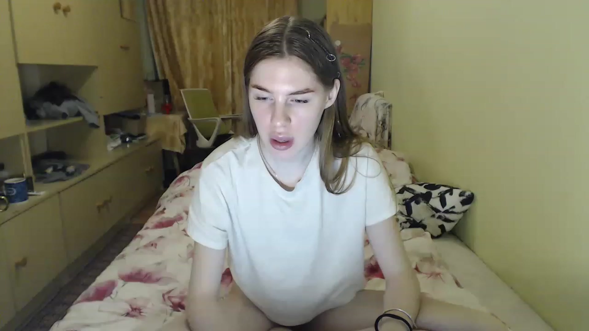 Gallery image thumbnail from Vesnyshka's myfreecams stream on, 04/07/2023, 19:22 image 11 of 20