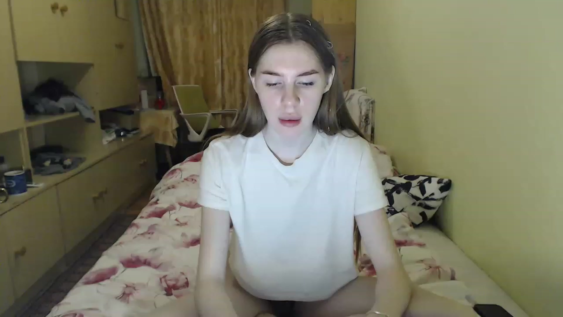 Gallery image thumbnail from Vesnyshka's myfreecams stream on, 04/07/2023, 19:22 image 7 of 20