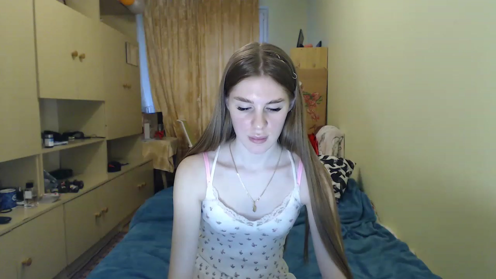 Gallery image thumbnail from Vesnyshka's myfreecams stream on, 04/13/2023, 17:32 image 9 of 20