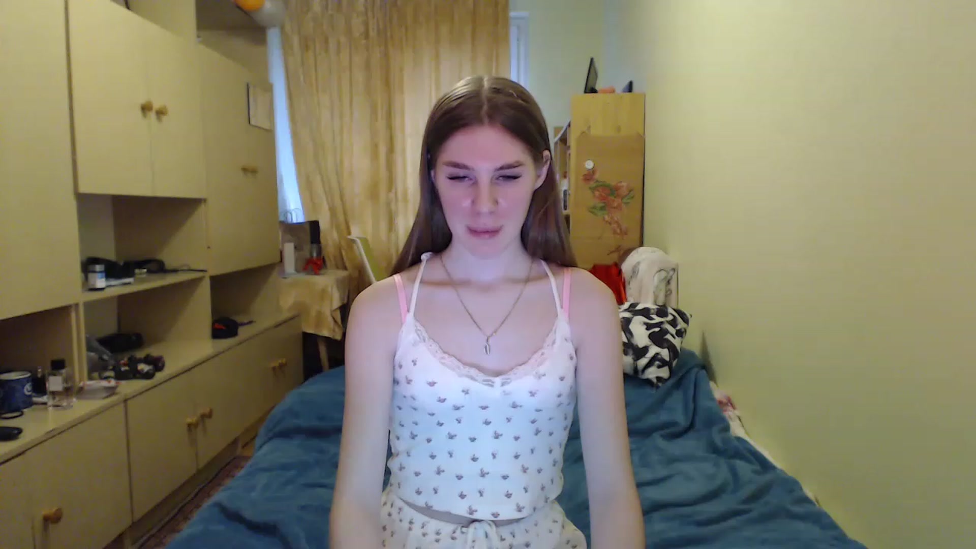 Gallery image thumbnail from Vesnyshka's myfreecams stream on, 04/13/2023, 17:32 image 5 of 20