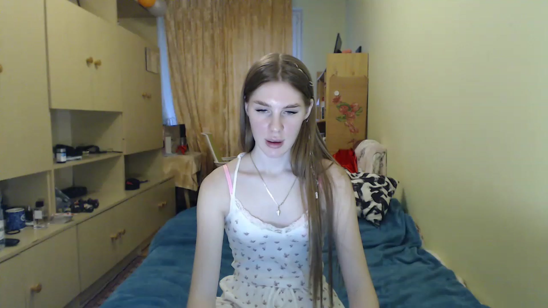 Gallery image thumbnail from Vesnyshka's myfreecams stream on, 04/13/2023, 17:32 image 11 of 20