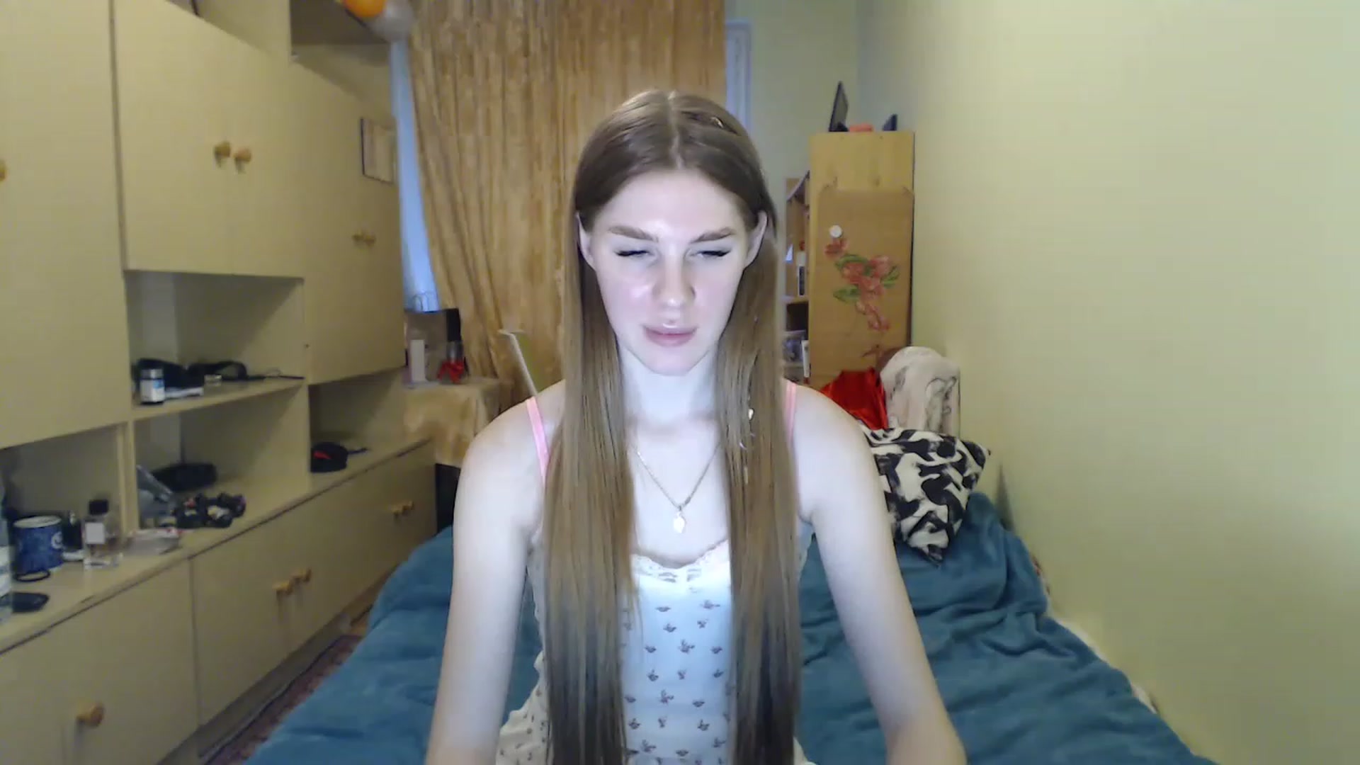 Gallery image thumbnail from Vesnyshka's myfreecams stream on, 04/13/2023, 17:32 image 13 of 20