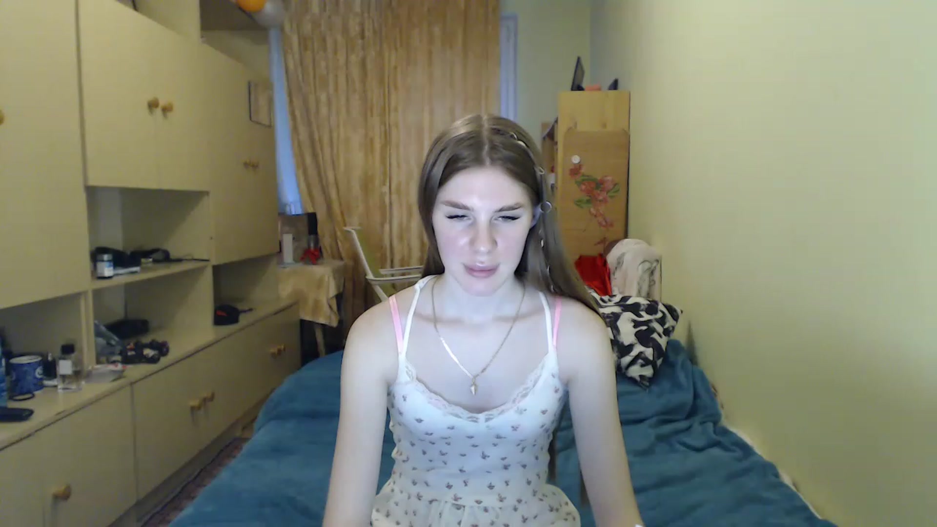 Gallery image thumbnail from Vesnyshka's myfreecams stream on, 04/13/2023, 17:32 image 17 of 20