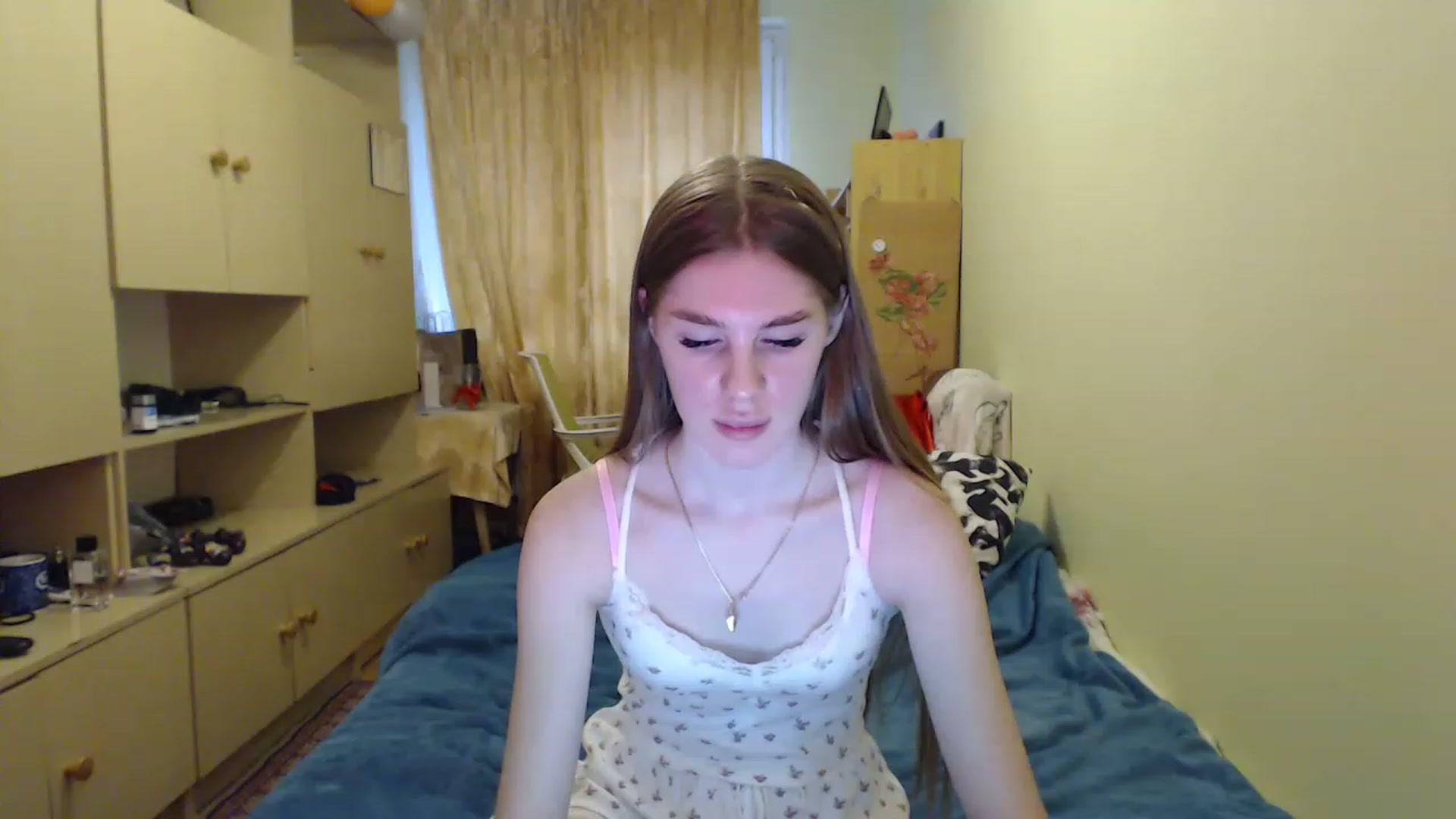 Gallery image thumbnail from Vesnyshka's myfreecams stream on, 04/13/2023, 17:32 image 4 of 20