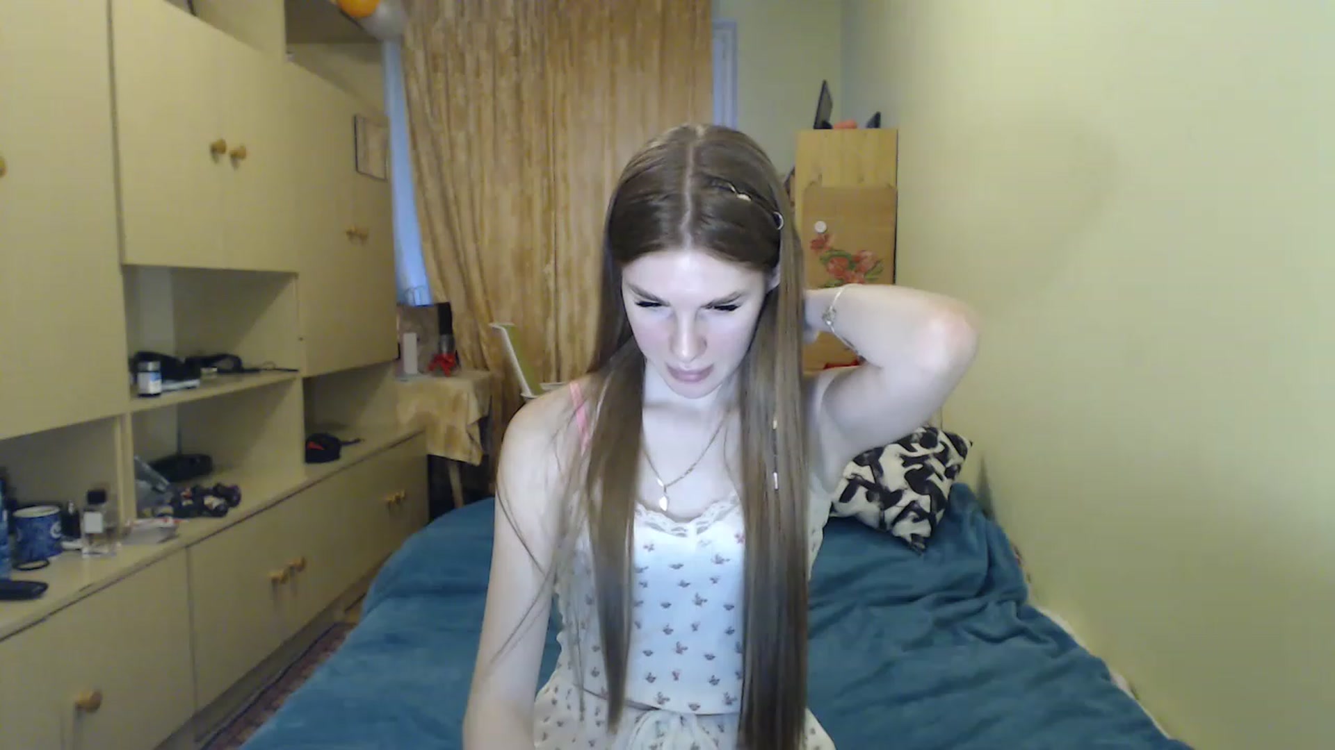 Gallery image thumbnail from Vesnyshka's myfreecams stream on, 04/13/2023, 17:32 image 16 of 20