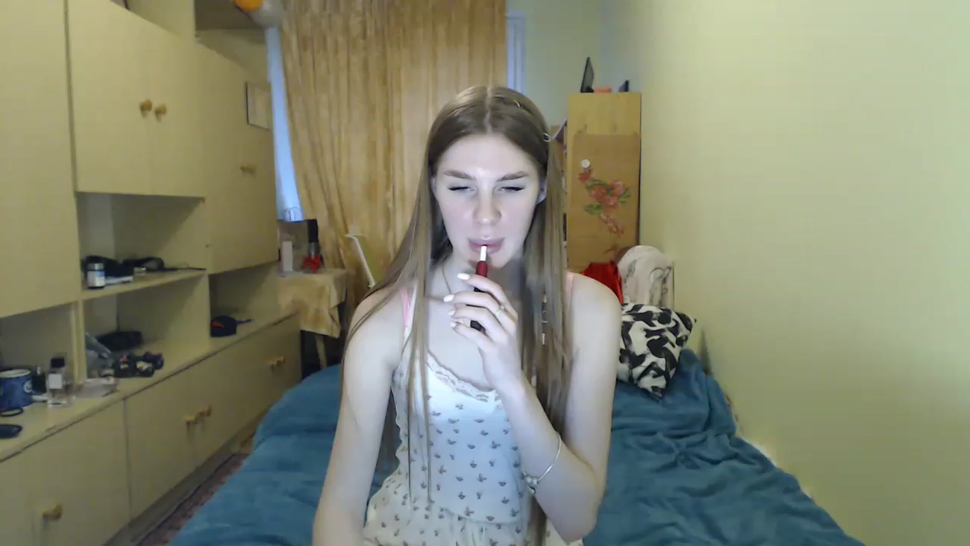 Gallery image thumbnail from Vesnyshka's myfreecams stream on, 04/13/2023, 17:32 image 8 of 20