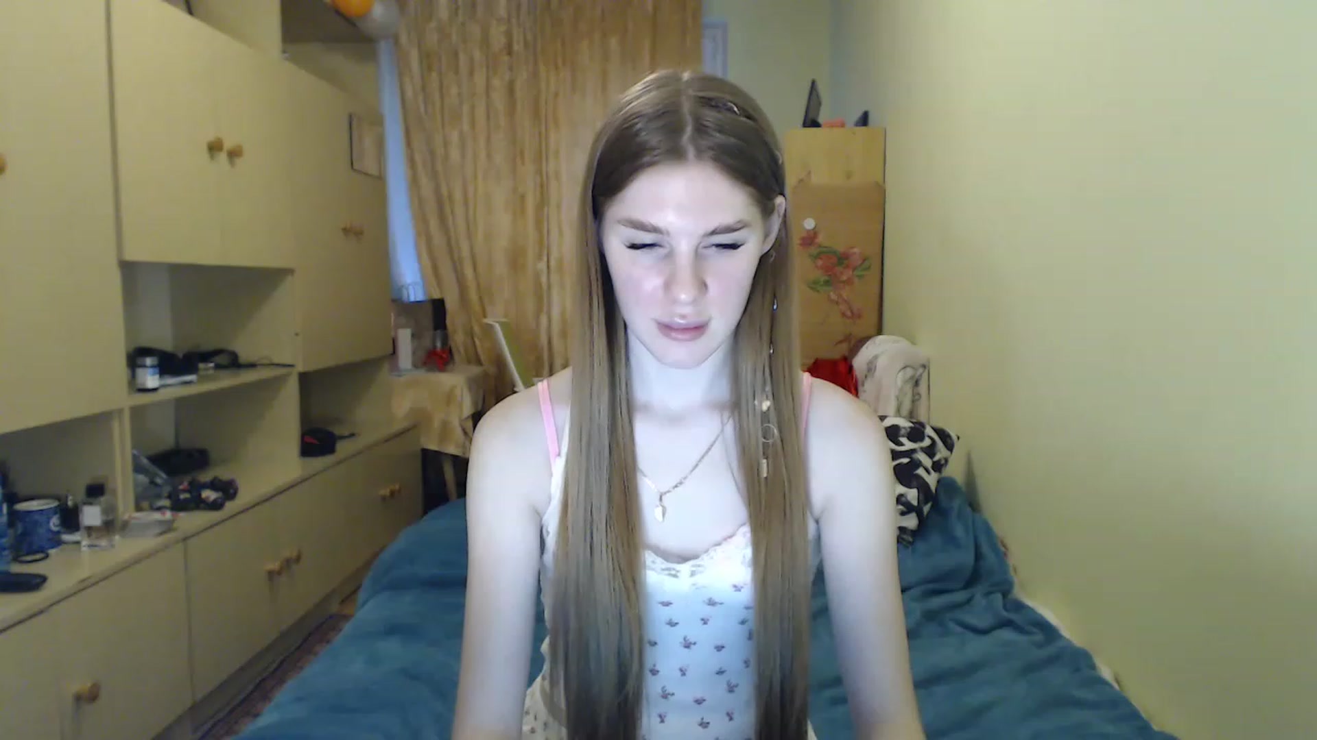 Gallery image thumbnail from Vesnyshka's myfreecams stream on, 04/13/2023, 17:32 image 14 of 20