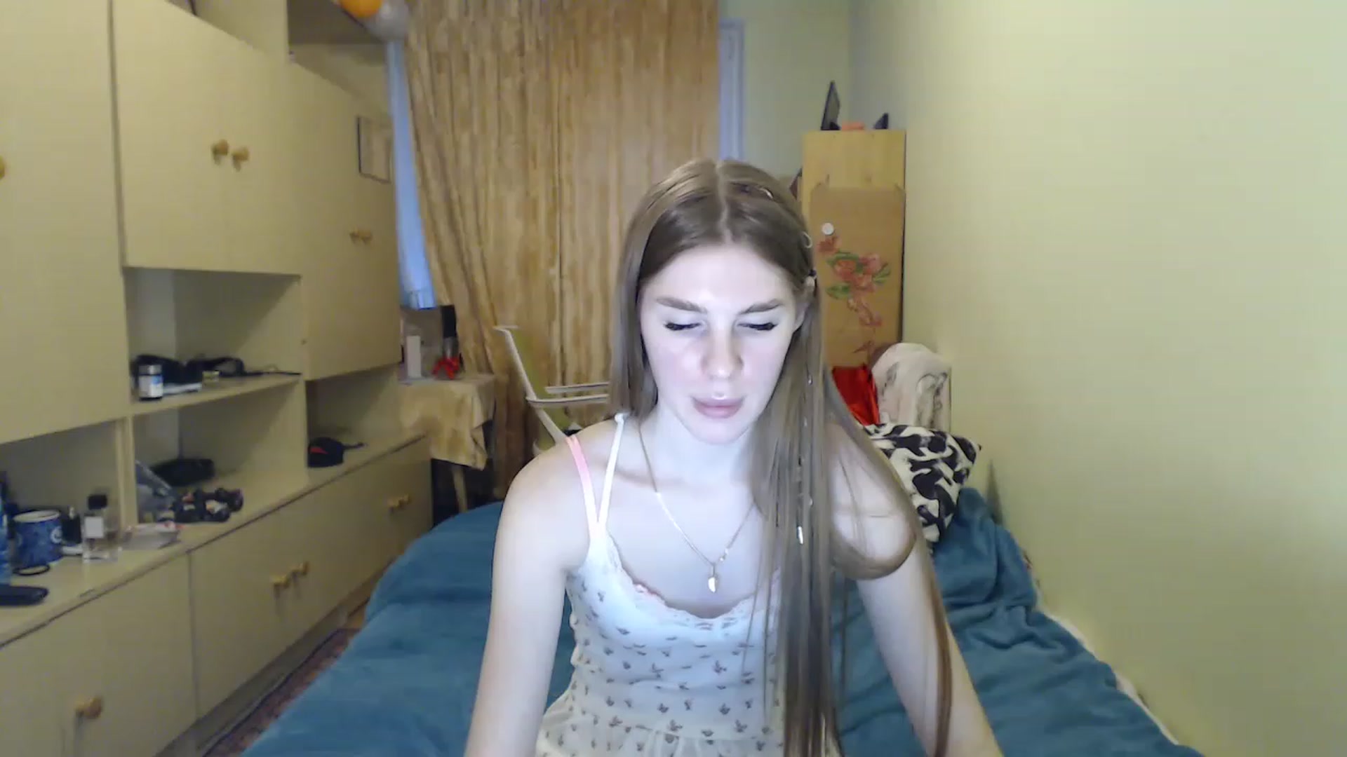 Gallery image thumbnail from Vesnyshka's myfreecams stream on, 04/13/2023, 17:32 image 18 of 20