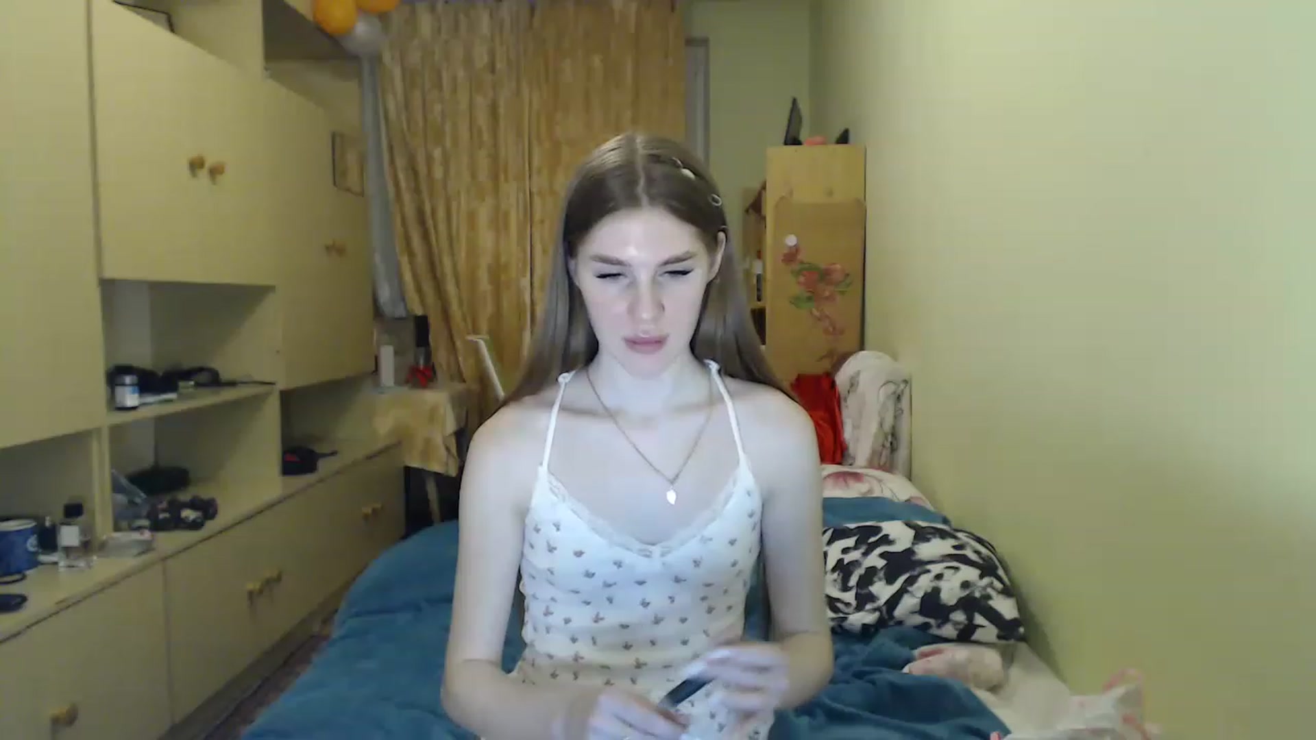 Gallery image thumbnail from Vesnyshka's myfreecams stream on, 04/13/2023, 19:30 image 4 of 20