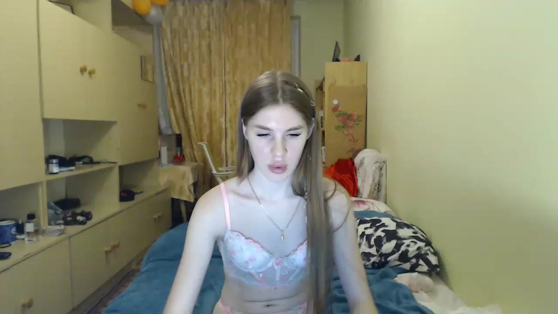 Gallery image thumbnail from Vesnyshka's myfreecams stream on, 04/13/2023, 19:30 image 1 of 20