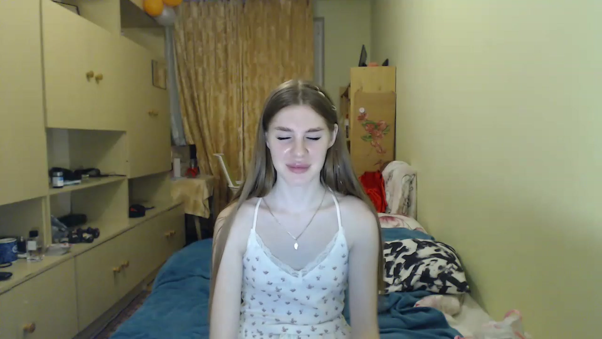Gallery image thumbnail from Vesnyshka's myfreecams stream on, 04/13/2023, 19:30 image 9 of 20