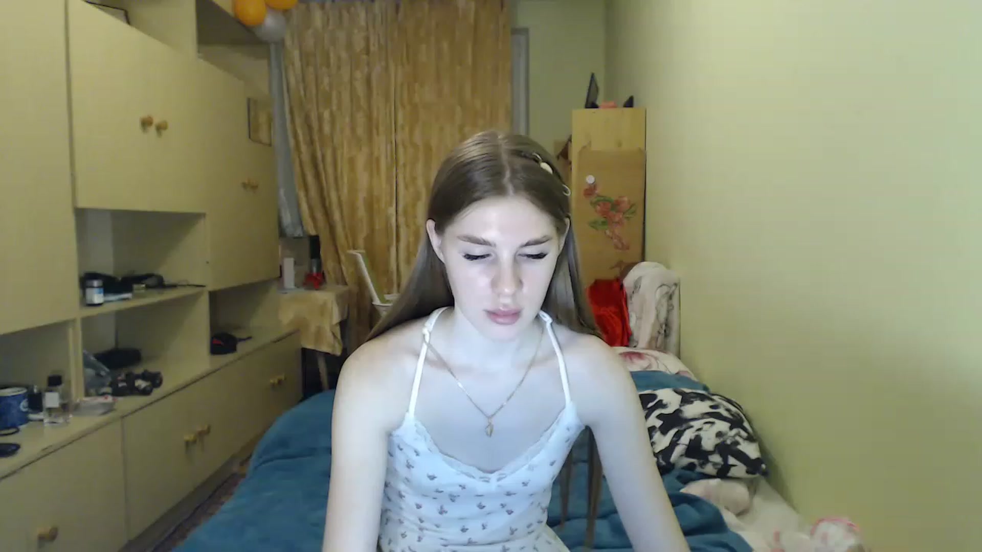 Gallery image thumbnail from Vesnyshka's myfreecams stream on, 04/13/2023, 19:30 image 14 of 20