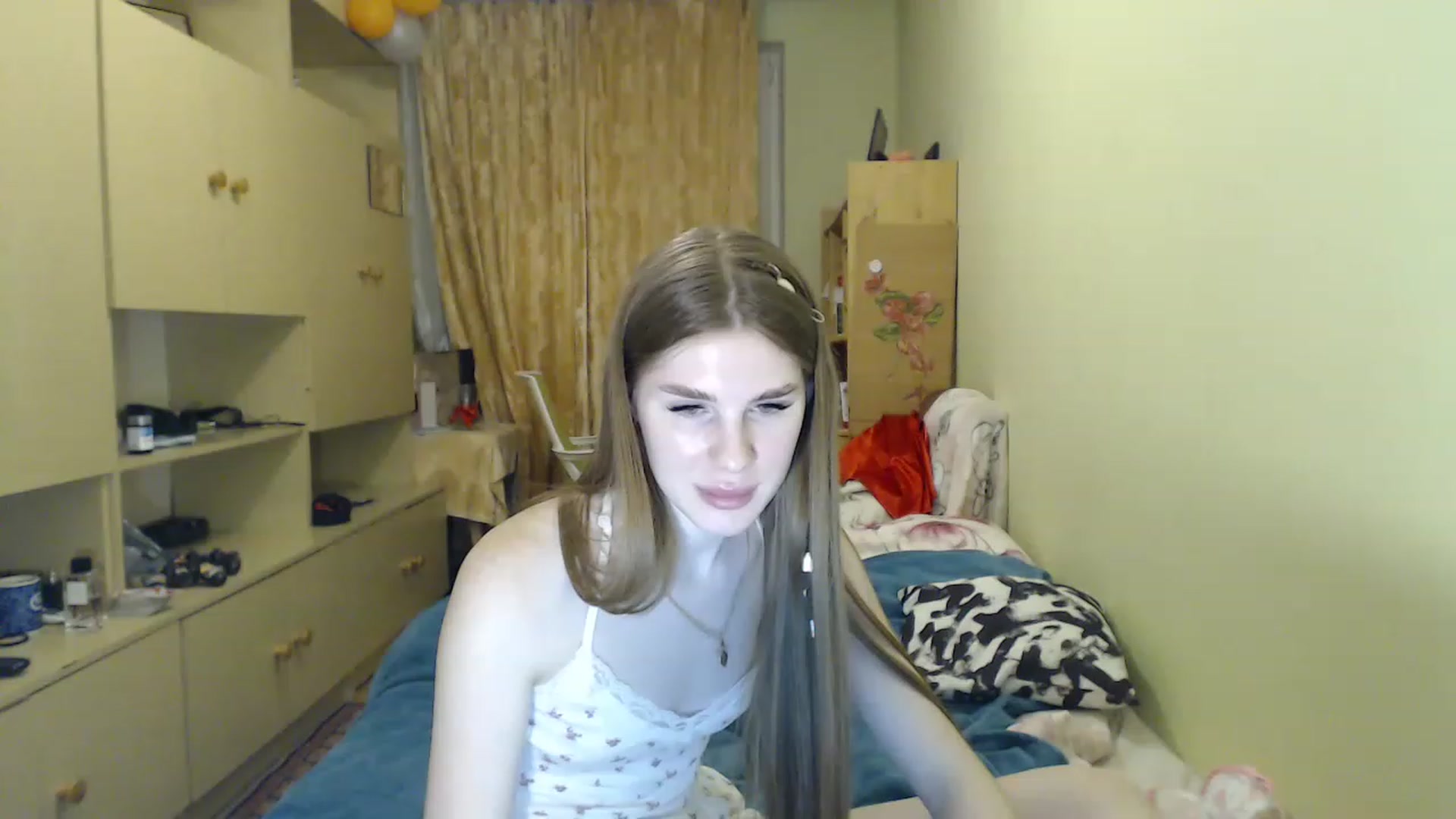 Gallery image thumbnail from Vesnyshka's myfreecams stream on, 04/13/2023, 19:30 image 13 of 20