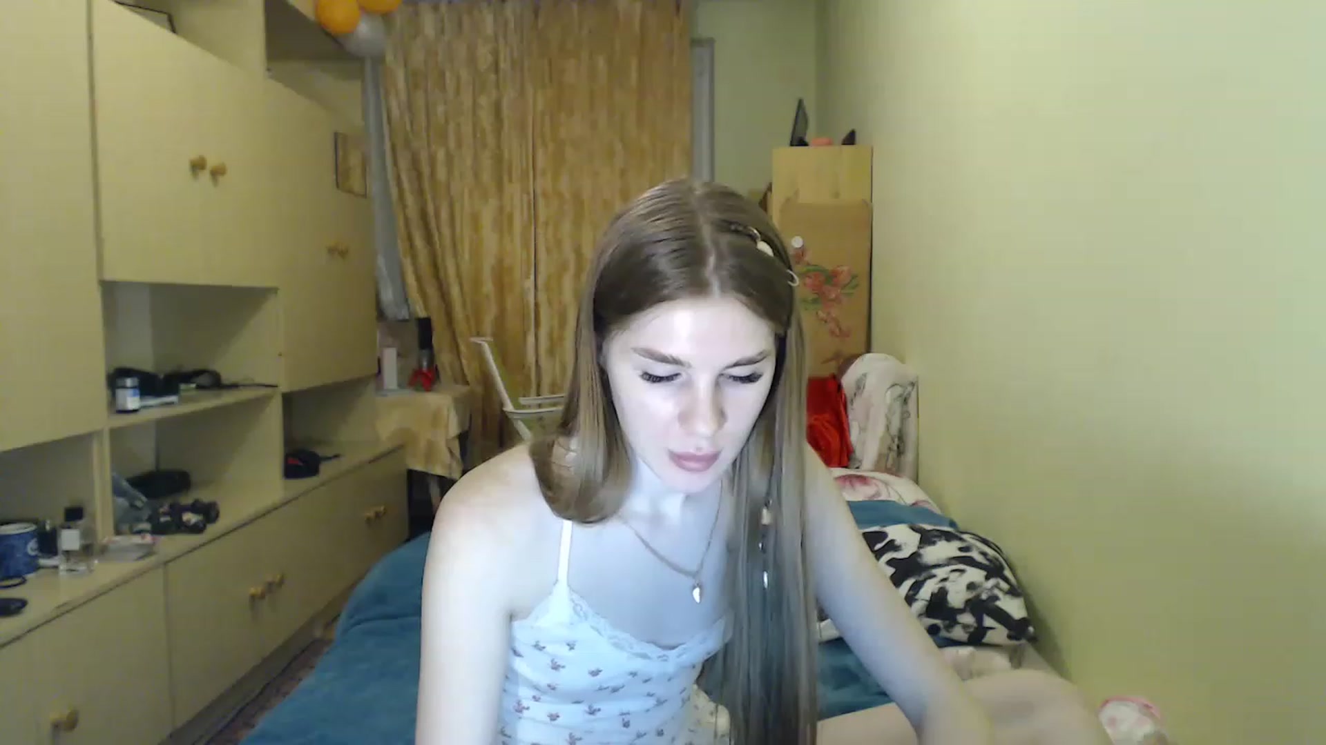 Gallery image thumbnail from Vesnyshka's myfreecams stream on, 04/13/2023, 19:30 image 12 of 20