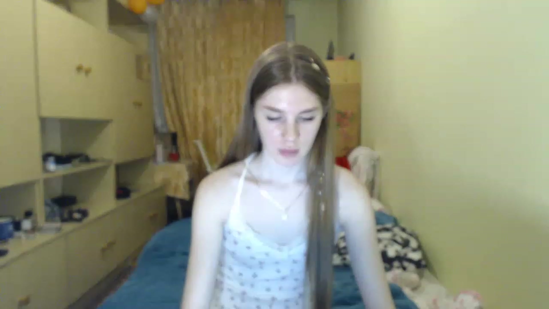 Gallery image thumbnail from Vesnyshka's myfreecams stream on, 04/13/2023, 19:30 image 17 of 20