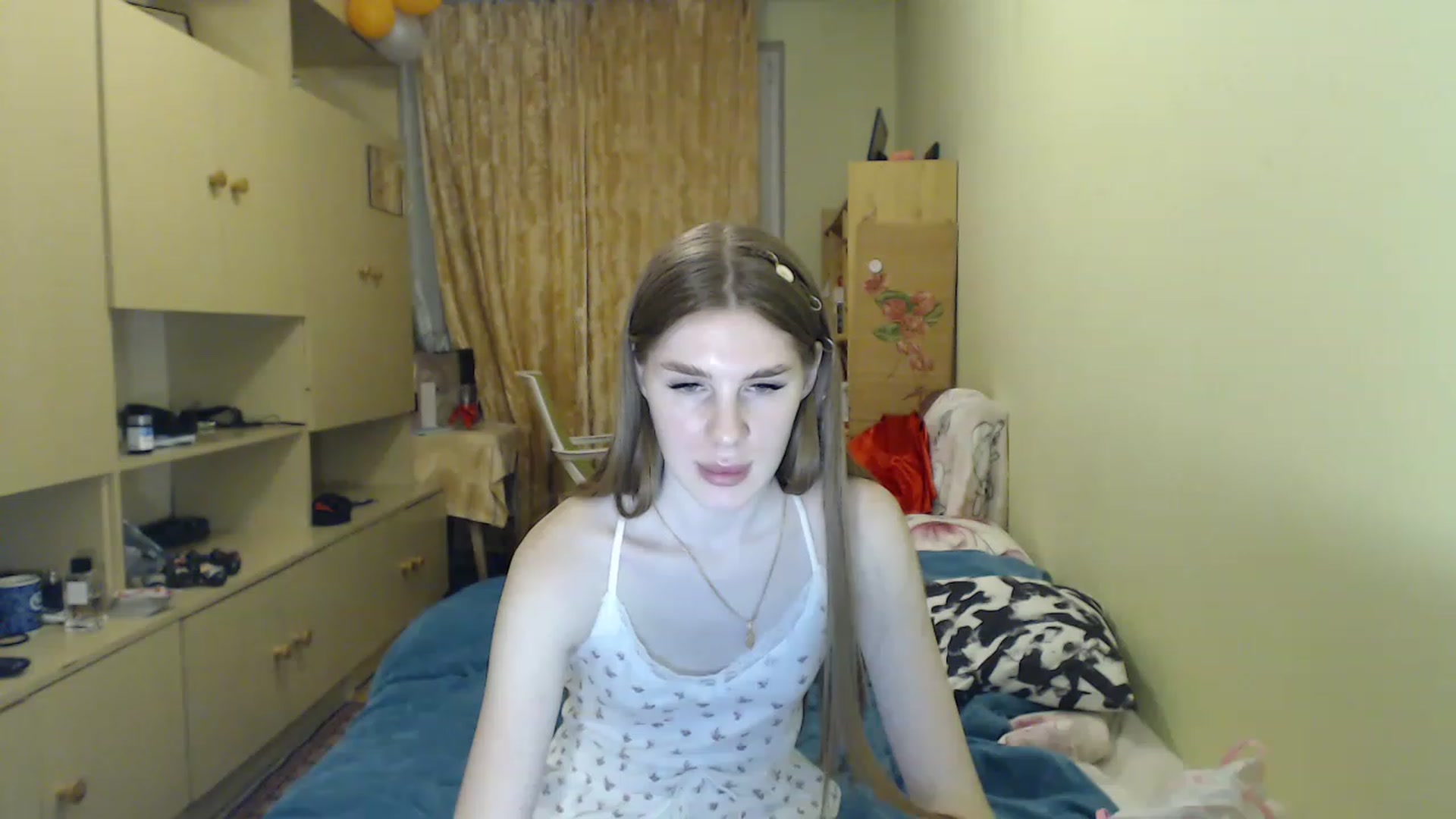 Gallery image thumbnail from Vesnyshka's myfreecams stream on, 04/13/2023, 19:30 image 5 of 20