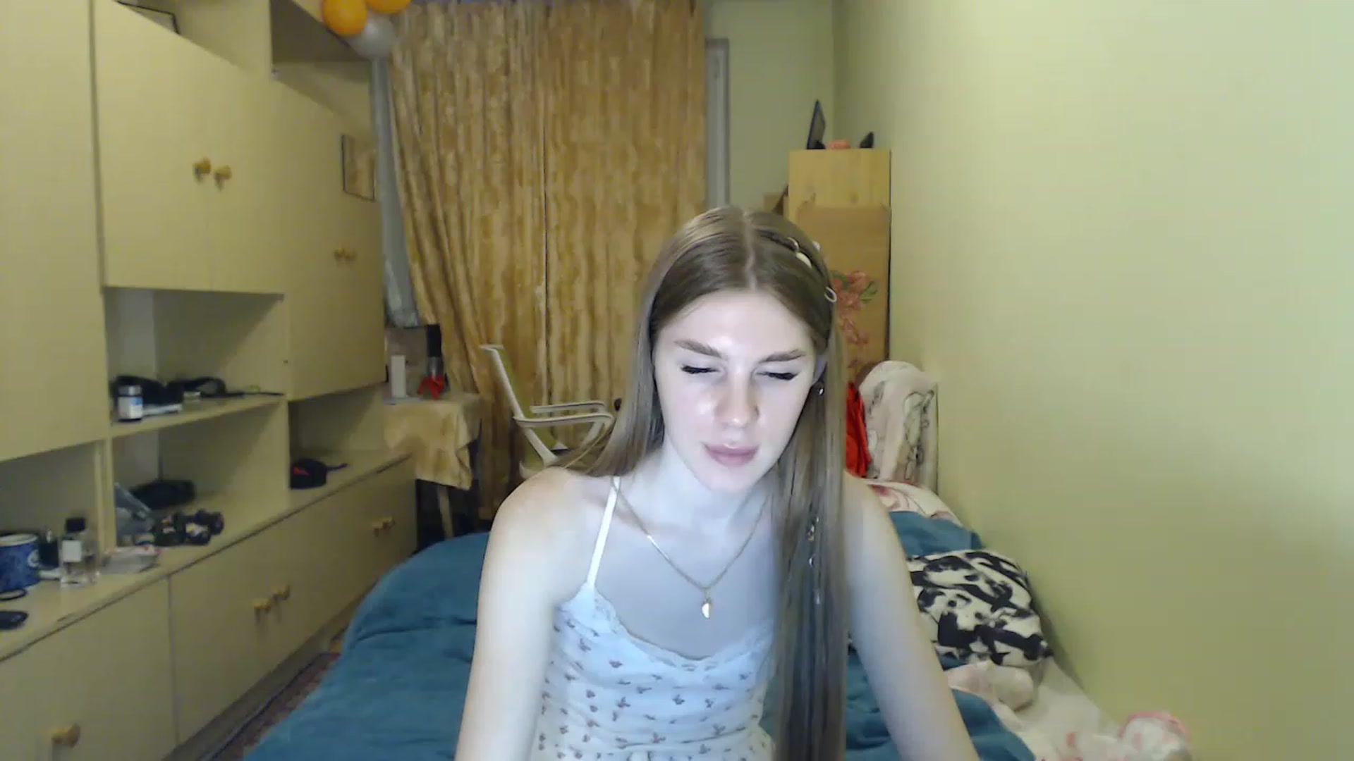 Gallery image thumbnail from Vesnyshka's myfreecams stream on, 04/13/2023, 19:30 image 18 of 20