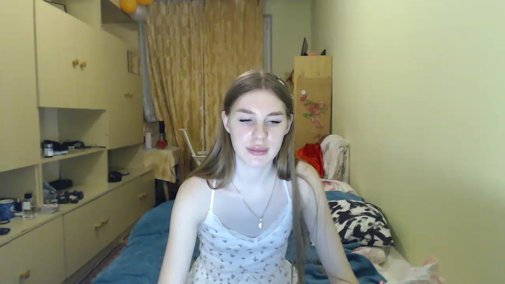 Gallery image thumbnail from Vesnyshka's myfreecams stream on, 04/13/2023, 19:30 image 6 of 20