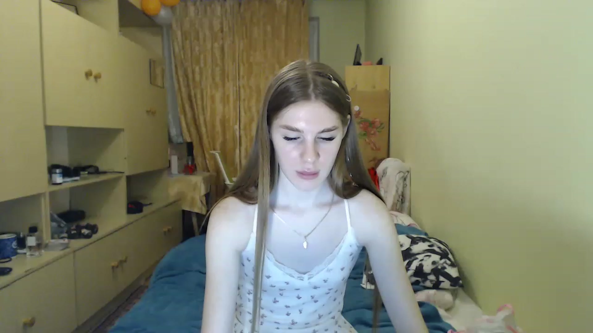 Gallery image thumbnail from Vesnyshka's myfreecams stream on, 04/13/2023, 19:30 image 10 of 20