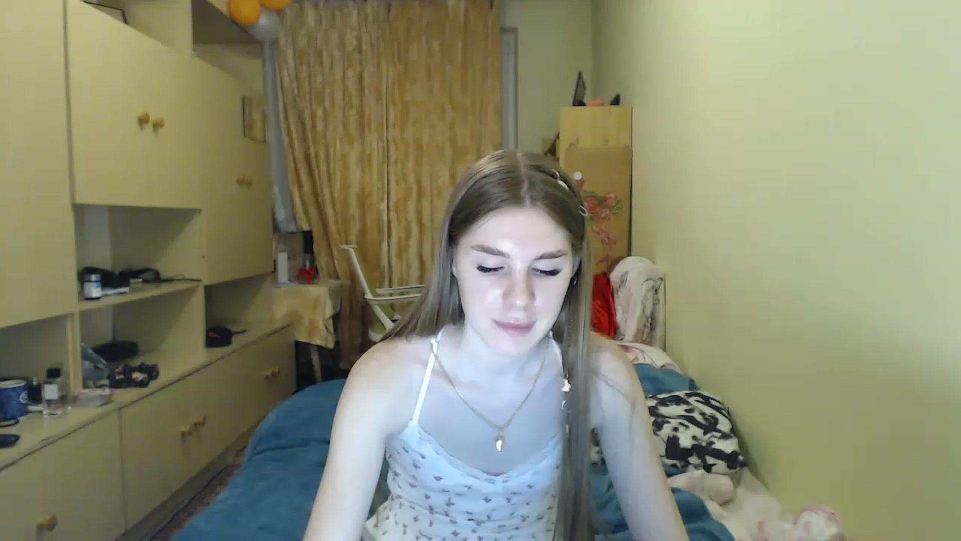 Gallery image thumbnail from Vesnyshka's myfreecams stream on, 04/13/2023, 19:30 image 16 of 20