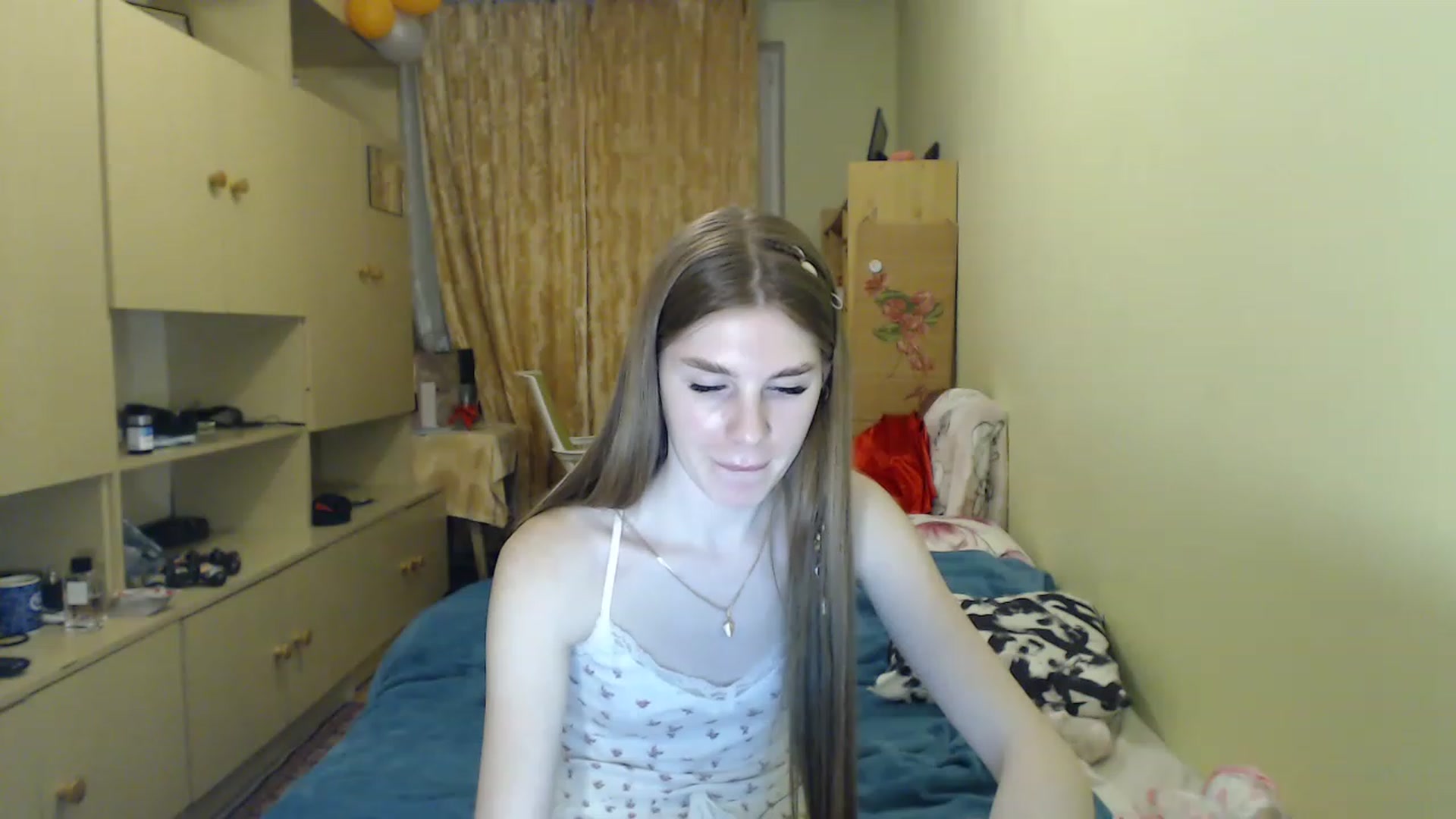 Gallery image thumbnail from Vesnyshka's myfreecams stream on, 04/13/2023, 19:30 image 19 of 20