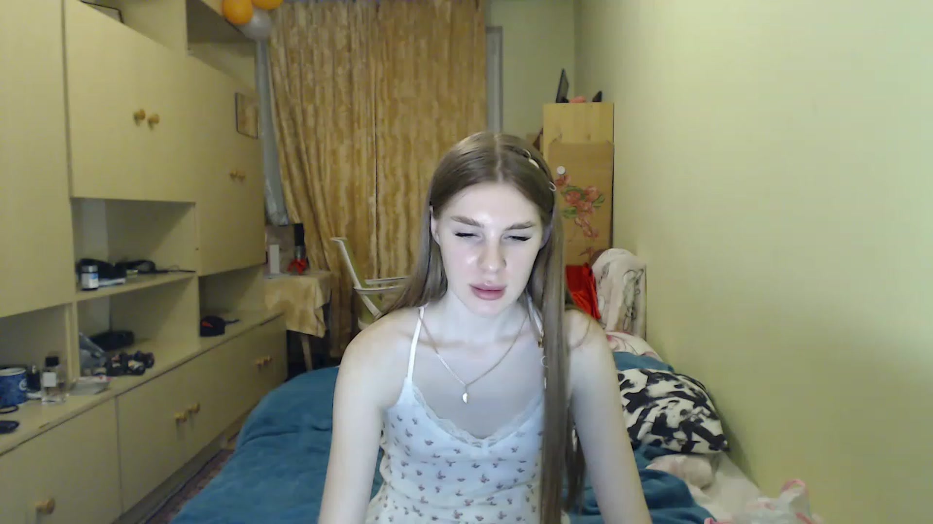Gallery image thumbnail from Vesnyshka's myfreecams stream on, 04/13/2023, 19:30 image 11 of 20