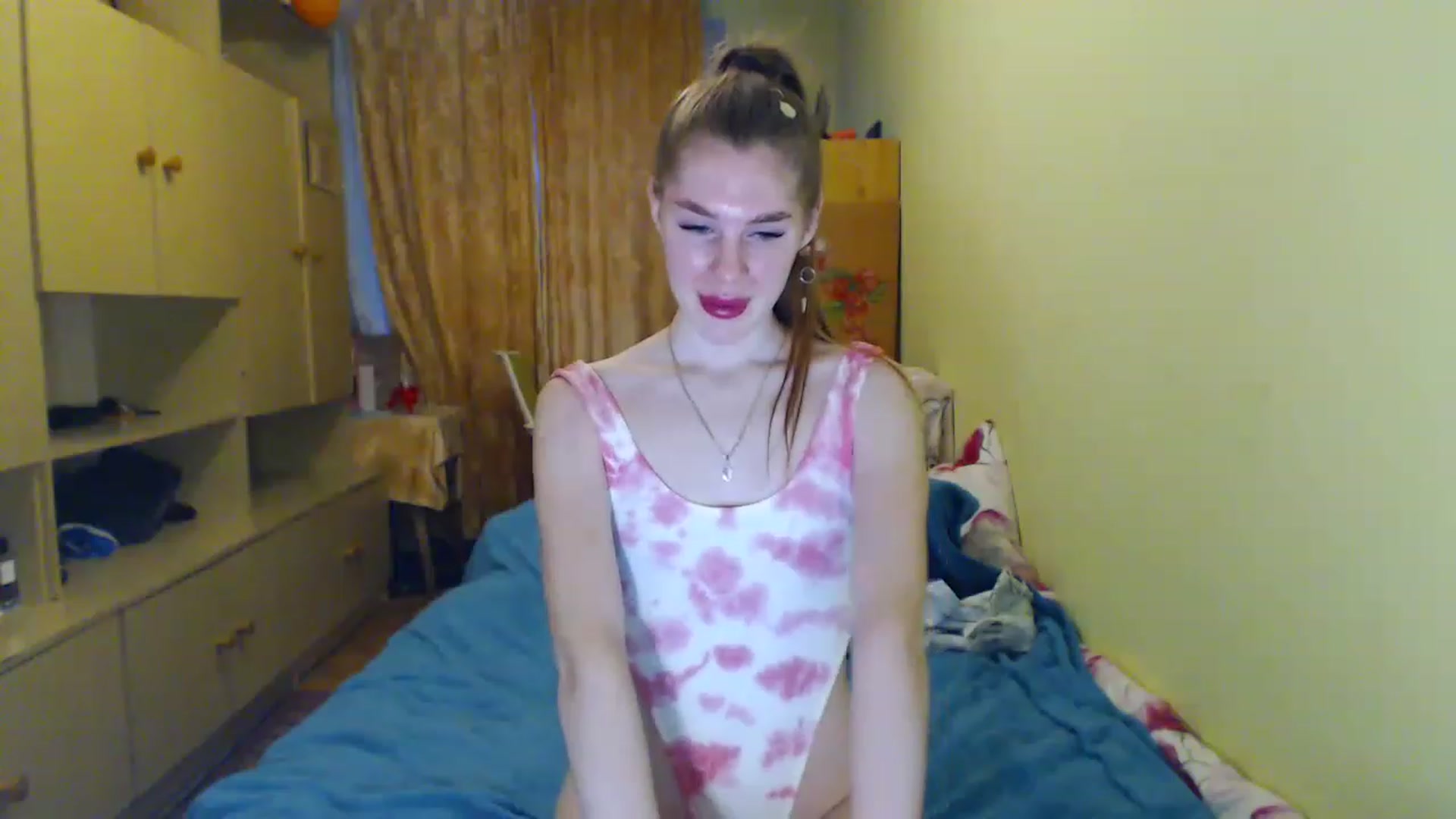 Gallery image thumbnail from Vesnyshka's myfreecams stream on, 04/18/2023, 18:24 image 8 of 20
