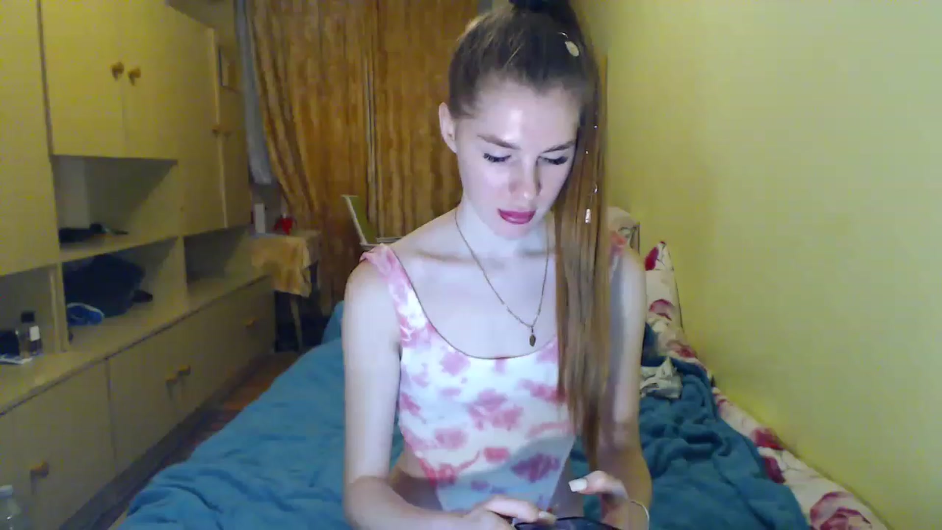 Gallery image thumbnail from Vesnyshka's myfreecams stream on, 04/18/2023, 18:24 image 18 of 20