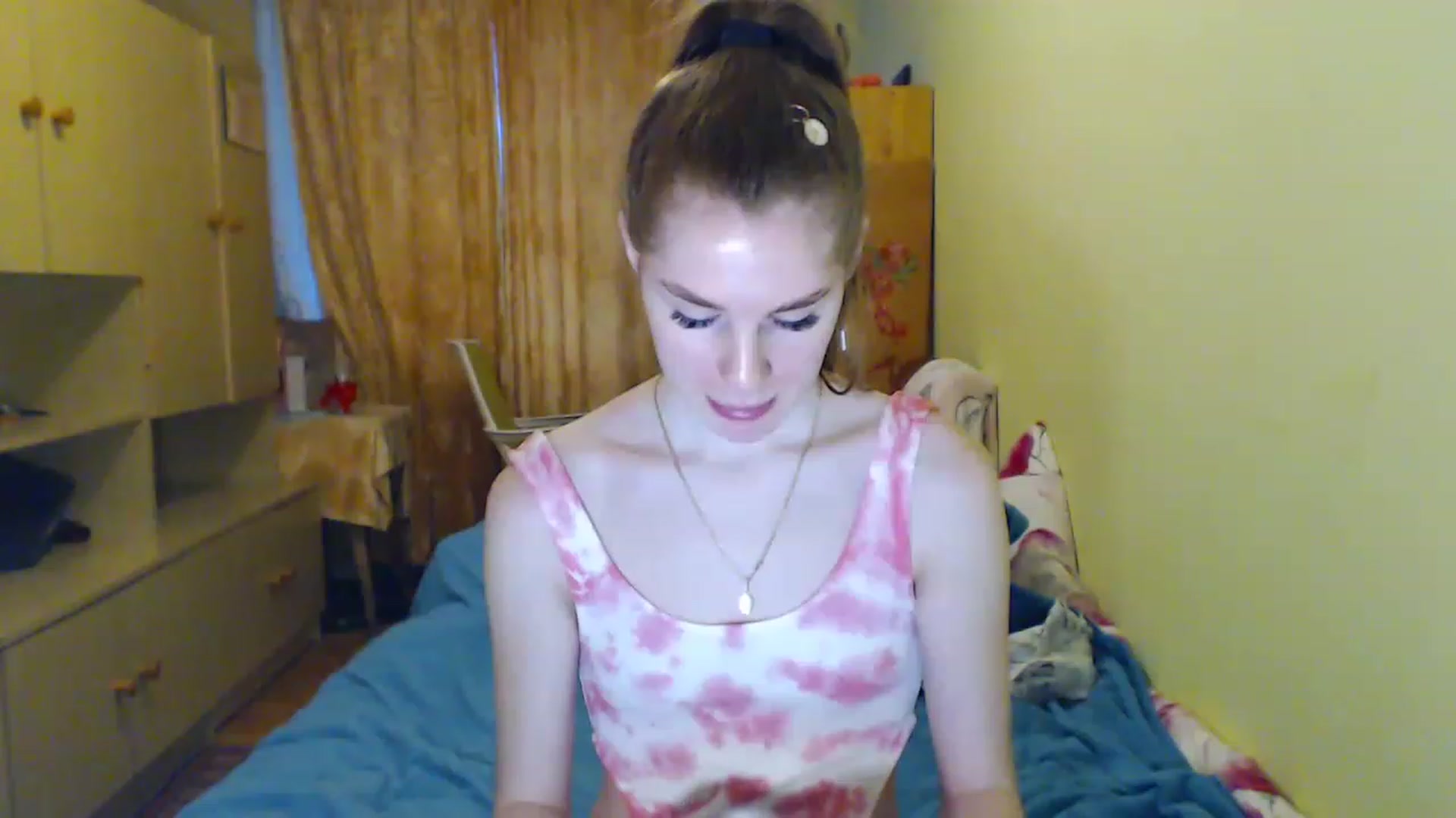 Gallery image thumbnail from Vesnyshka's myfreecams stream on, 04/18/2023, 18:24 image 2 of 20